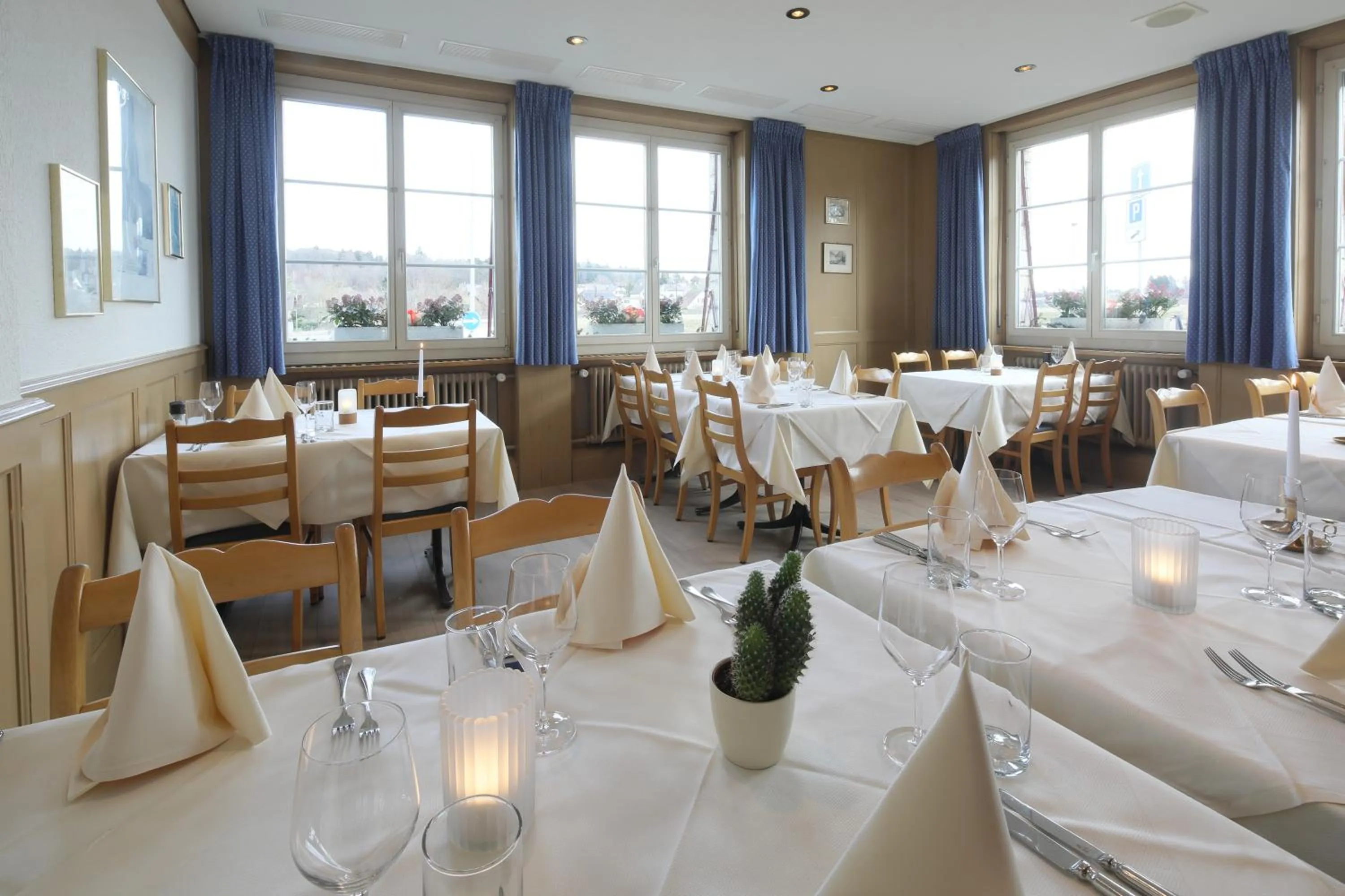 Restaurant/places to eat in Gasthof Enge Self Check-In Hotel