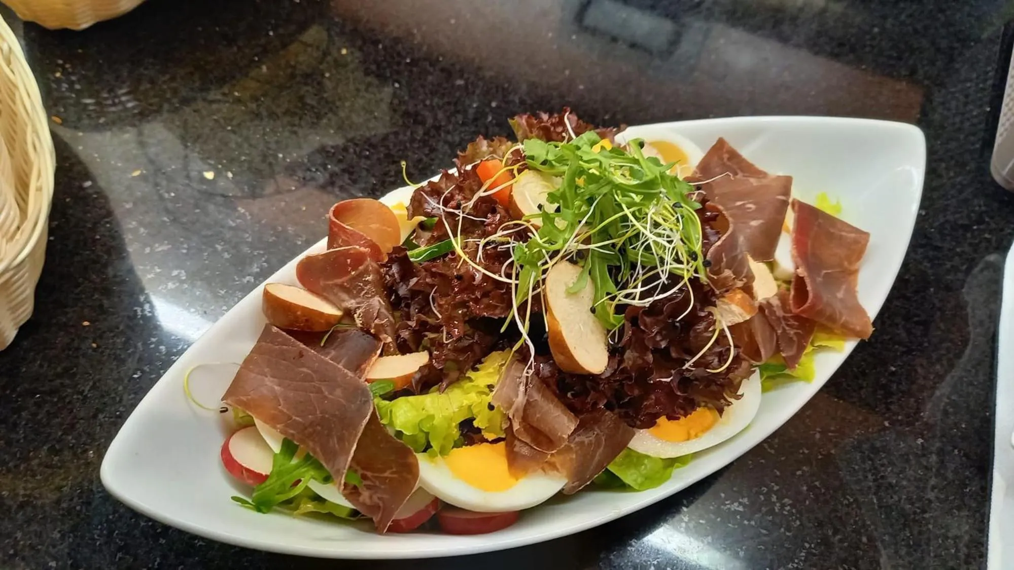 Food and drinks in Gasthof Enge Self Check-In Hotel