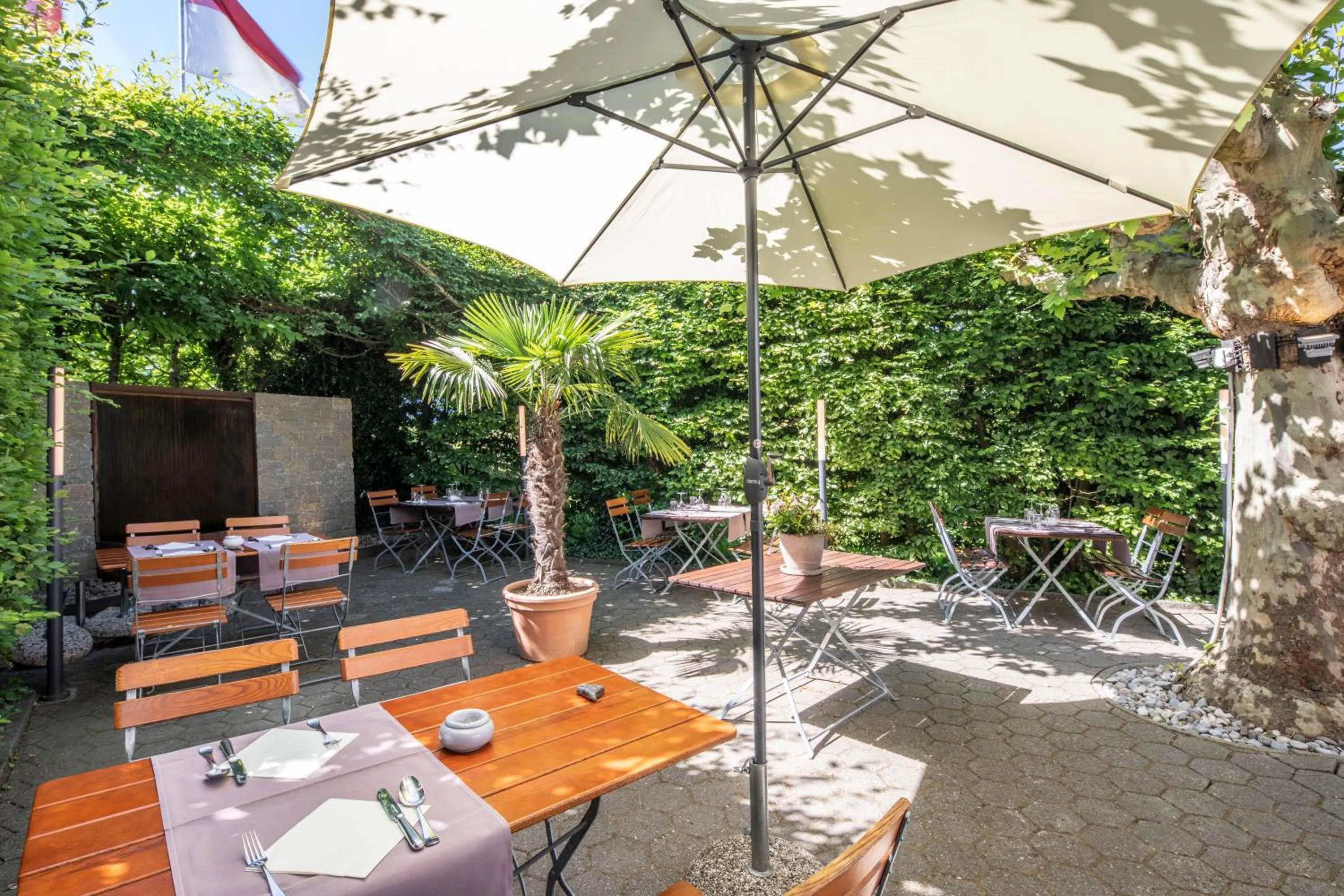 Restaurant/places to eat in Gasthof Enge Self Check-In Hotel