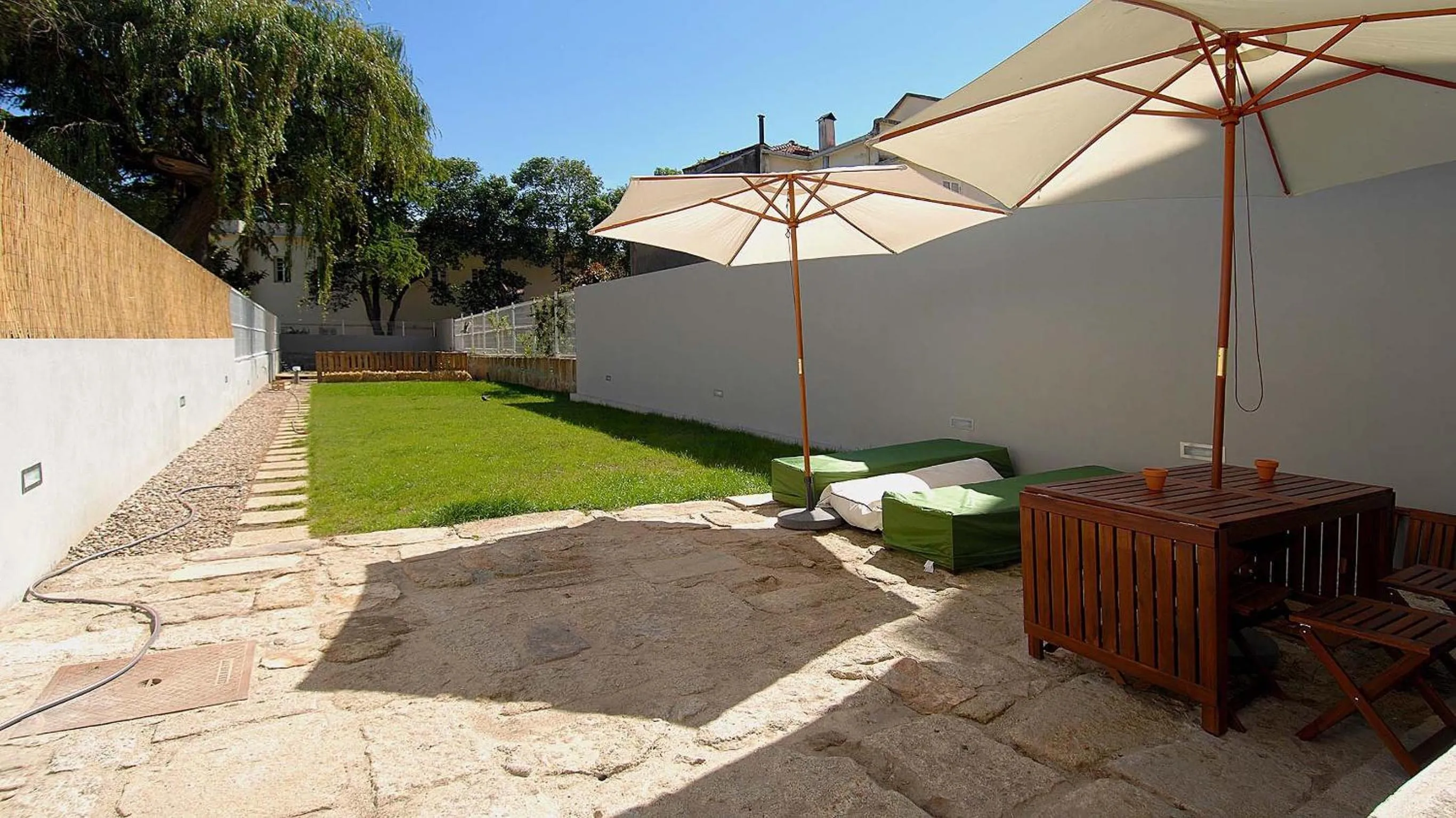 Garden in So Cool Hostel Porto