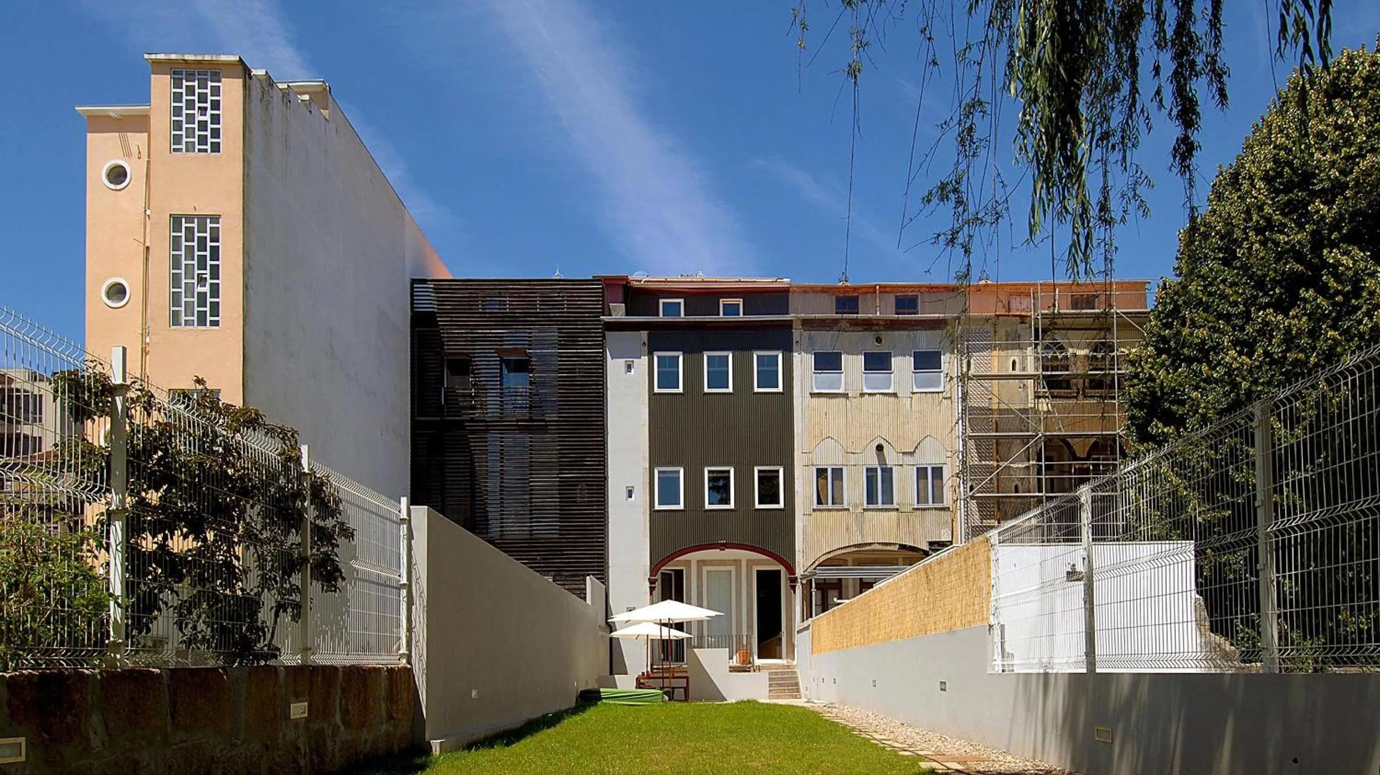 Facade/entrance in So Cool Hostel Porto