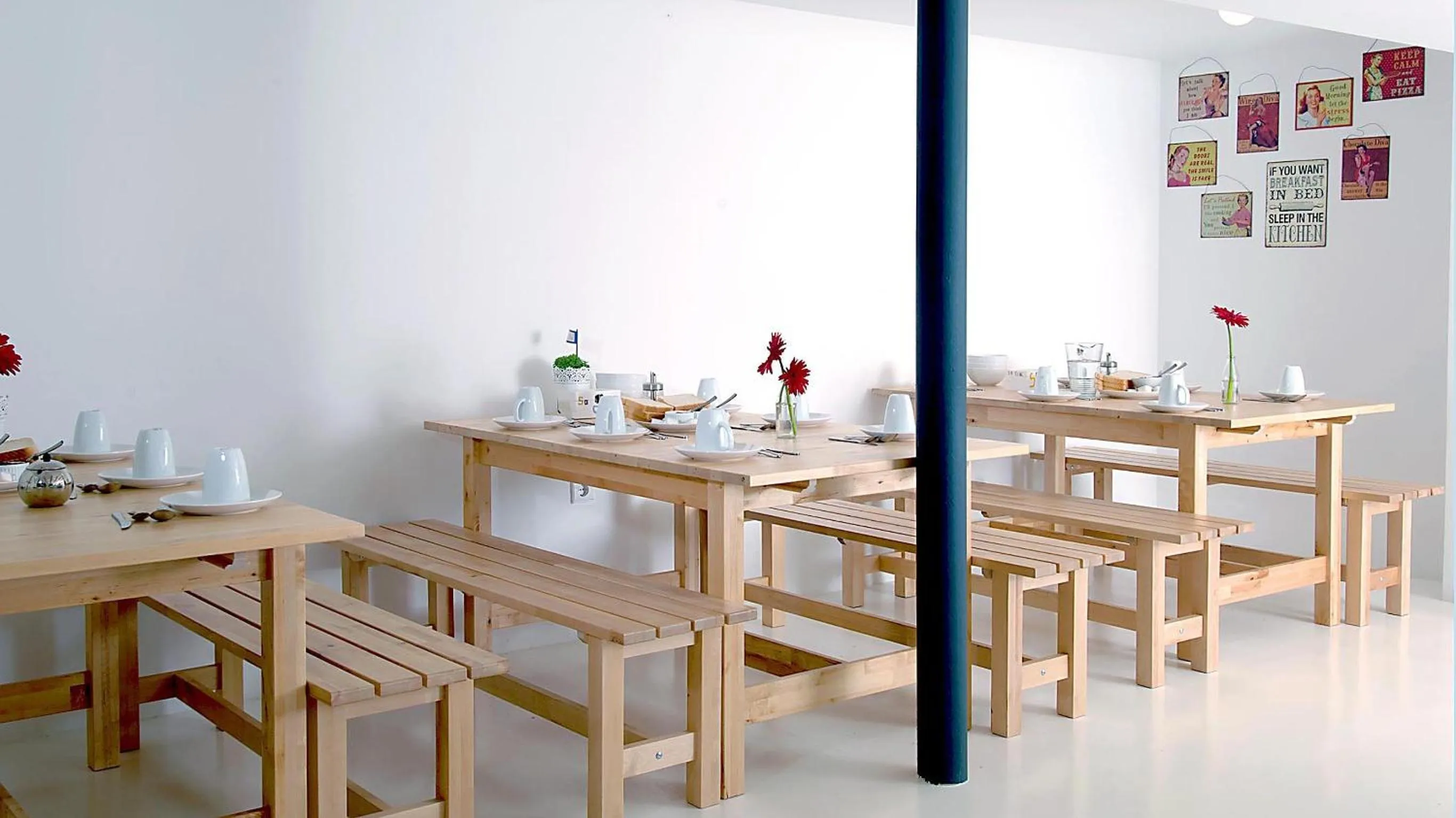 Kitchen or kitchenette in So Cool Hostel Porto