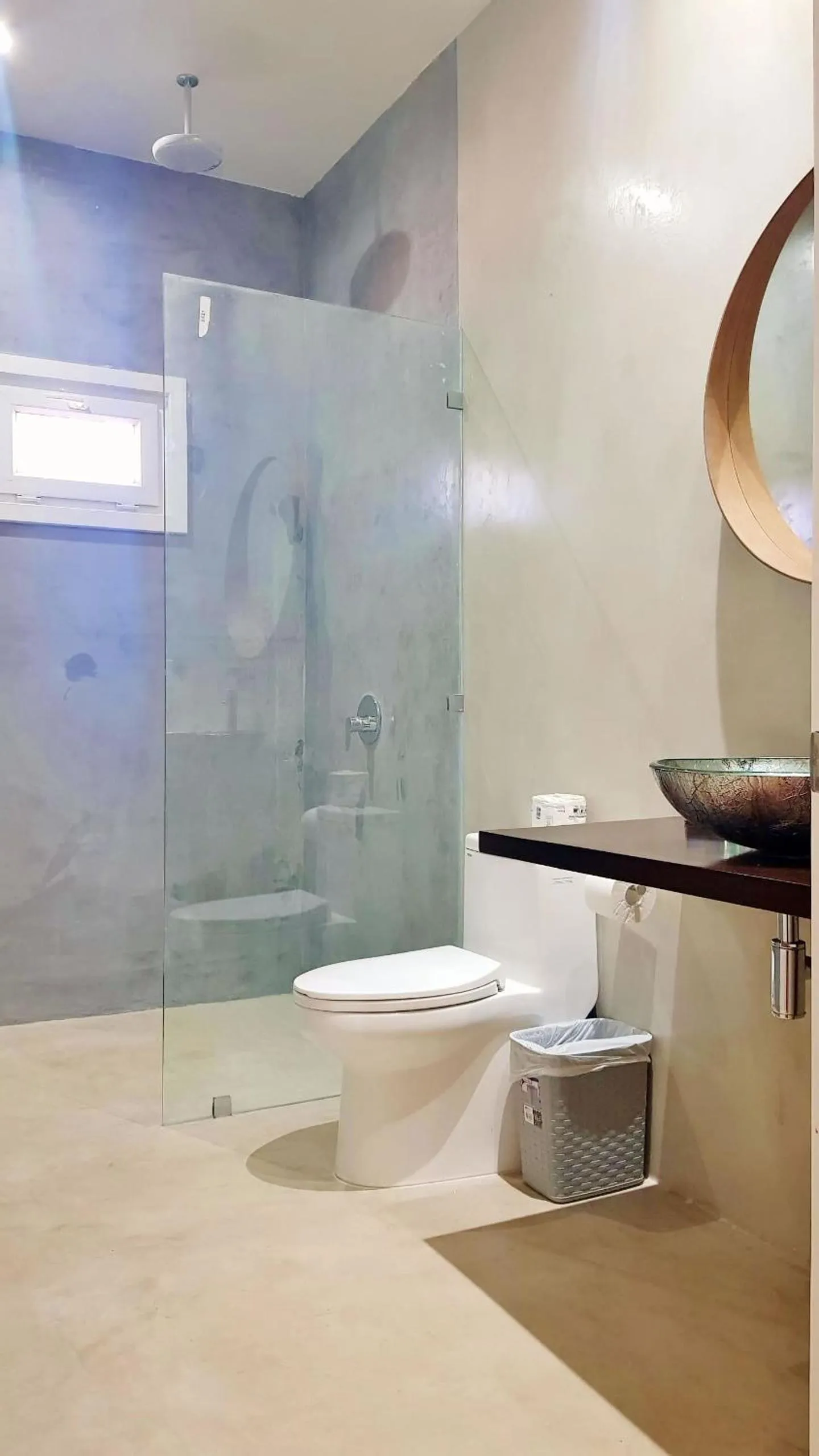 Shower in La Placita Inn