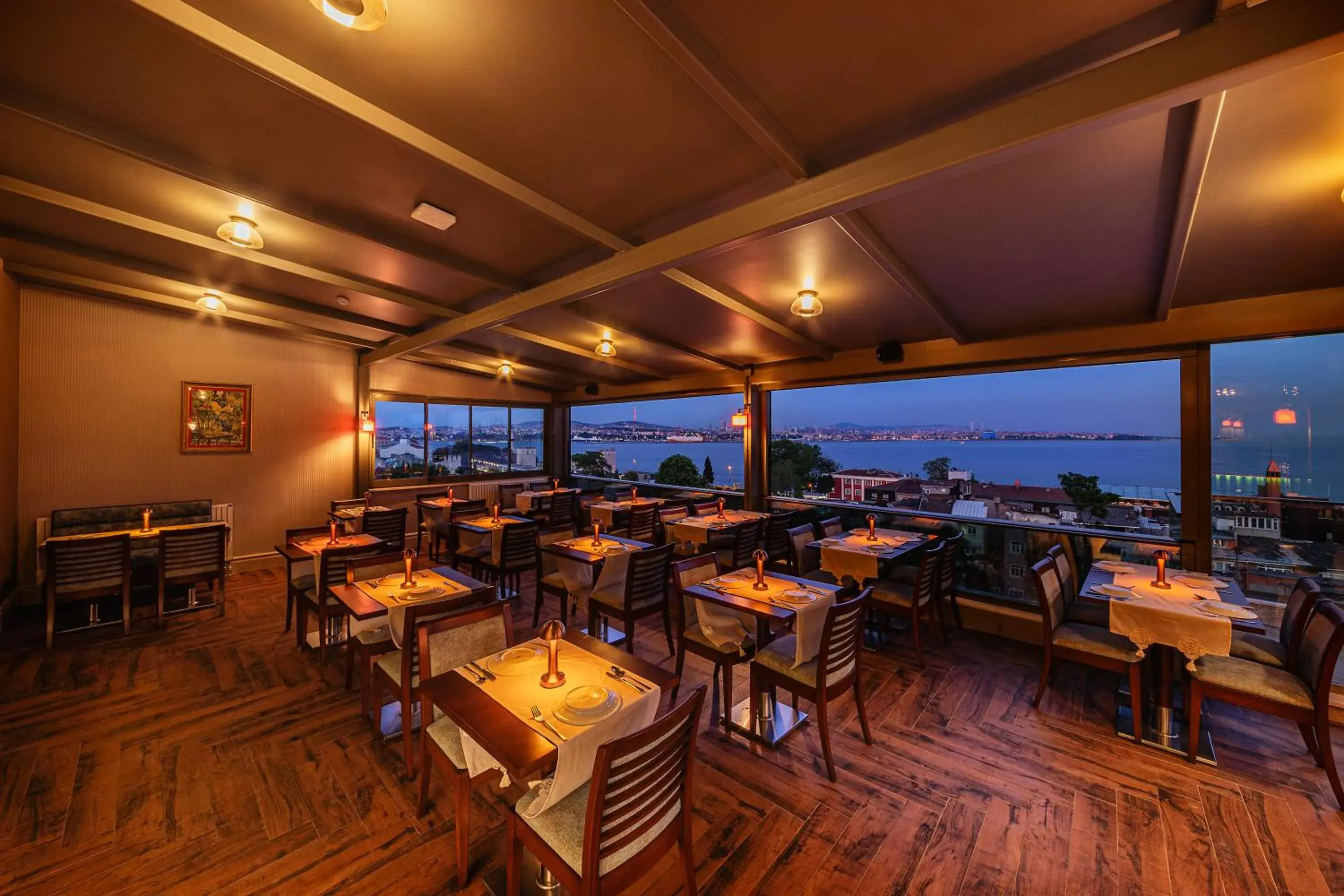 Restaurant/places to eat in Azade Premier Hotel Restaurant/places to eat in Azade Premier Hotel