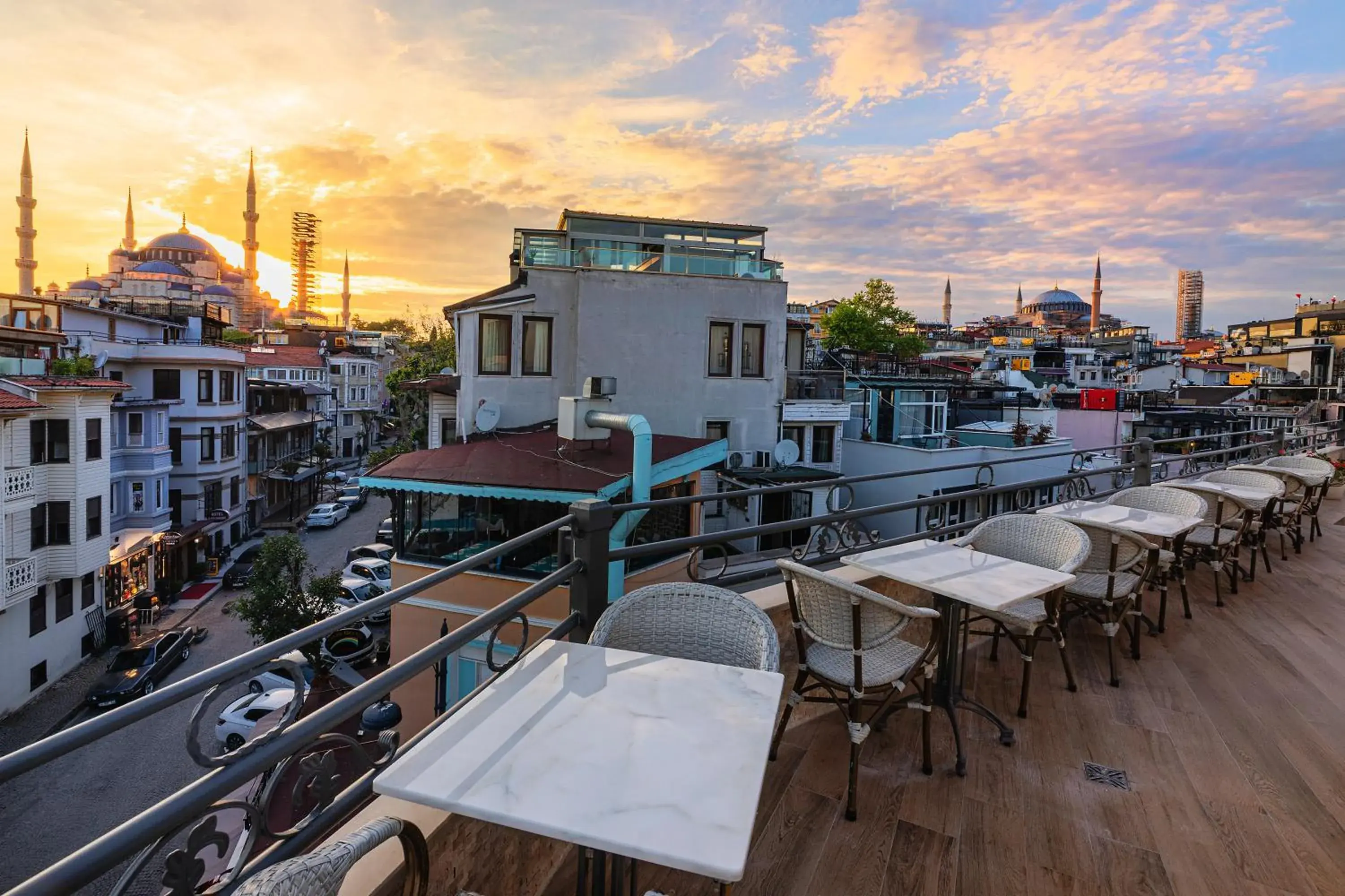 Restaurant/places to eat in Azade Premier Hotel Restaurant/places to eat in Azade Premier Hotel