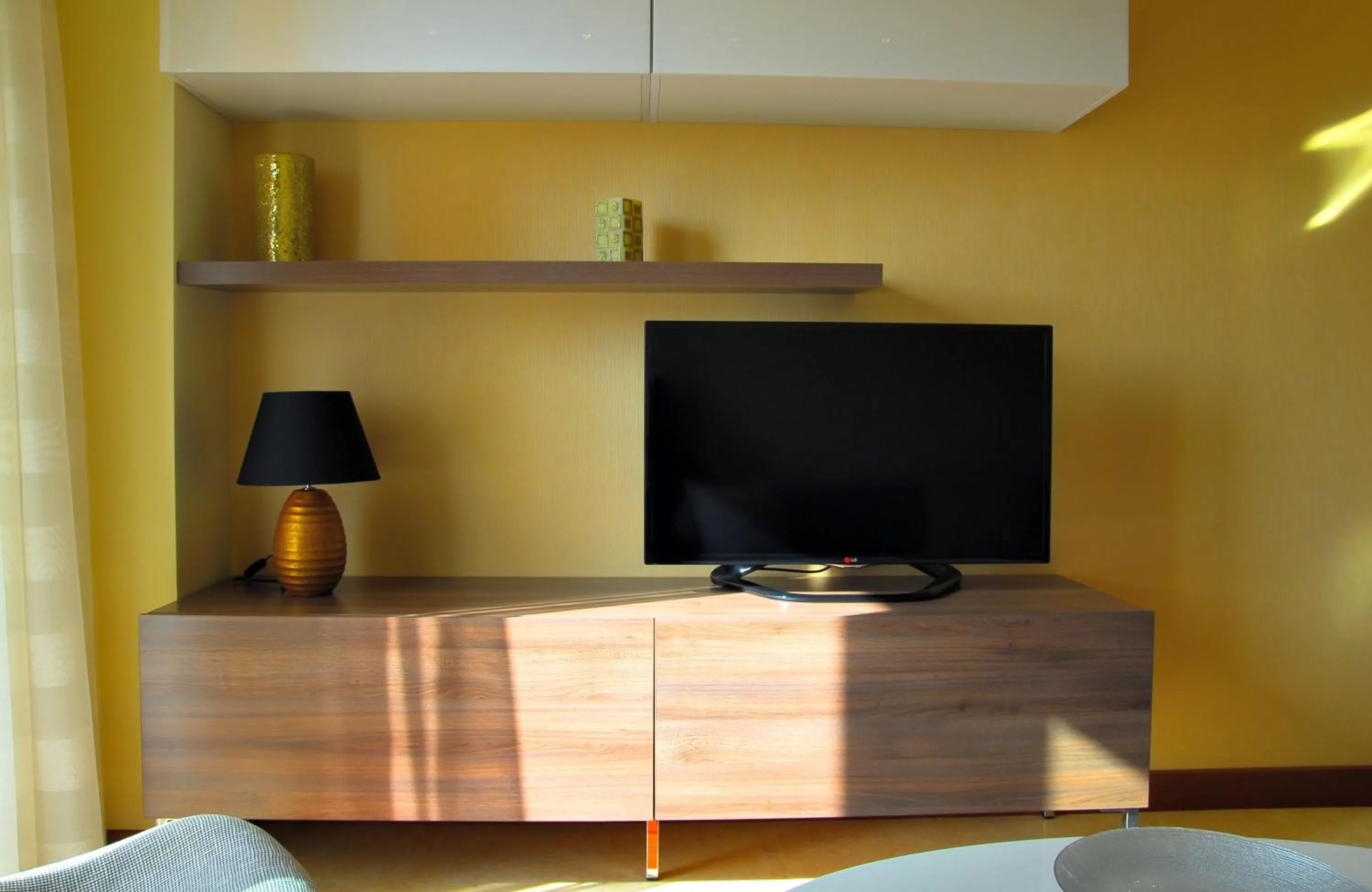 TV and multimedia in Apartments Athos