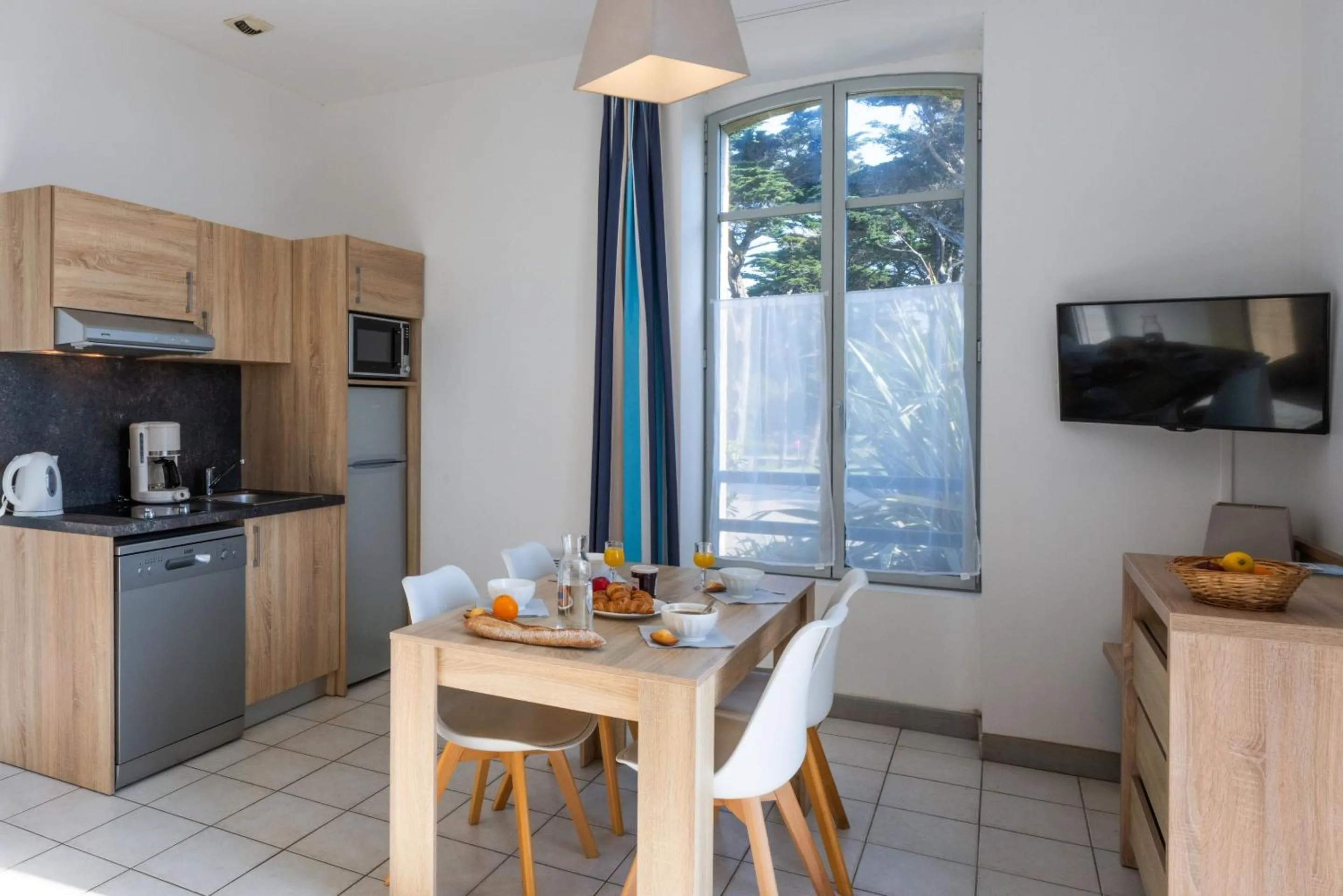 Dining area in Résidence Odalys Valentin plage
