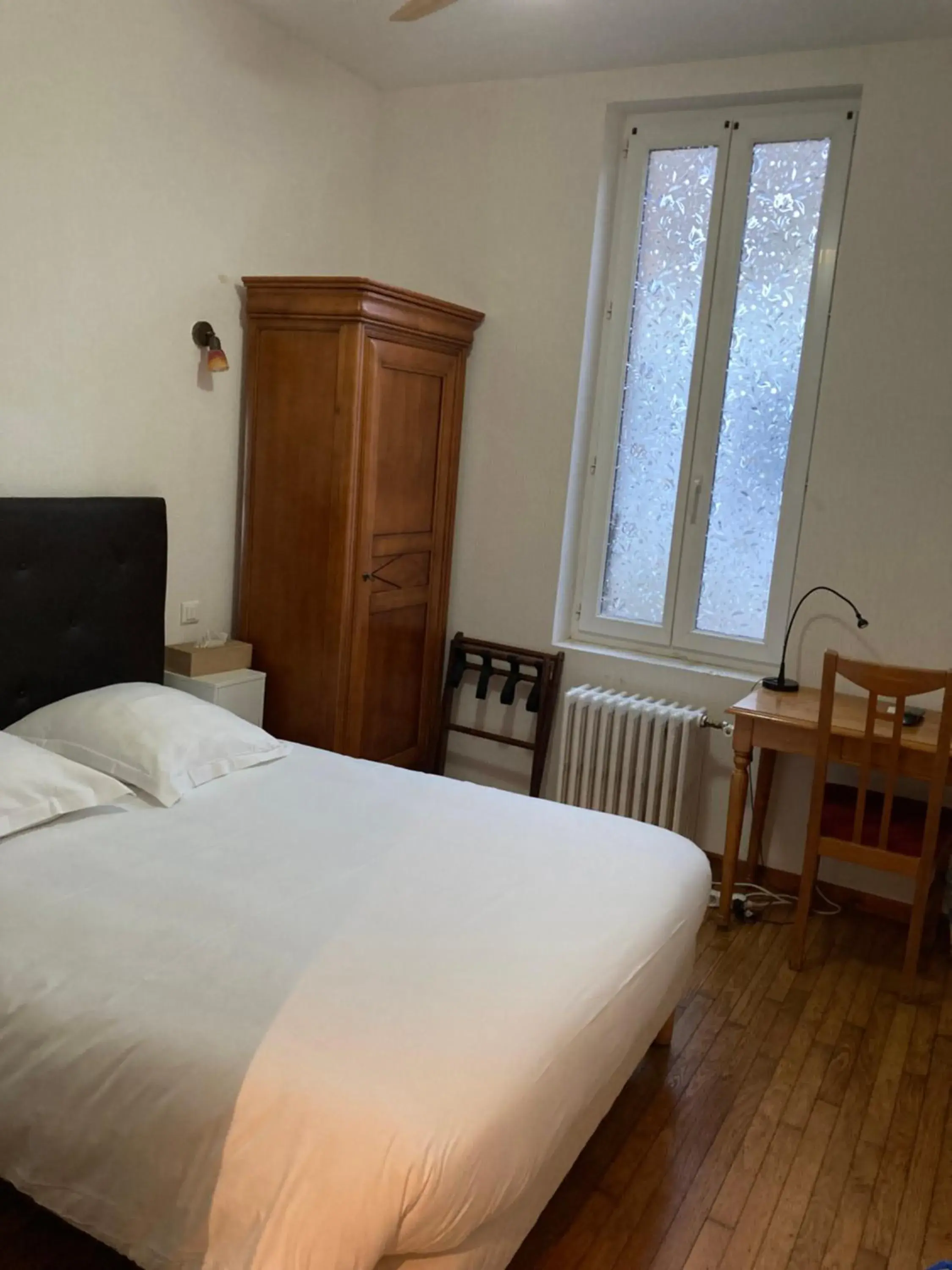 Bedroom, Bed in Hôtel des Ducs Bedroom, Bed in Hôtel des Ducs