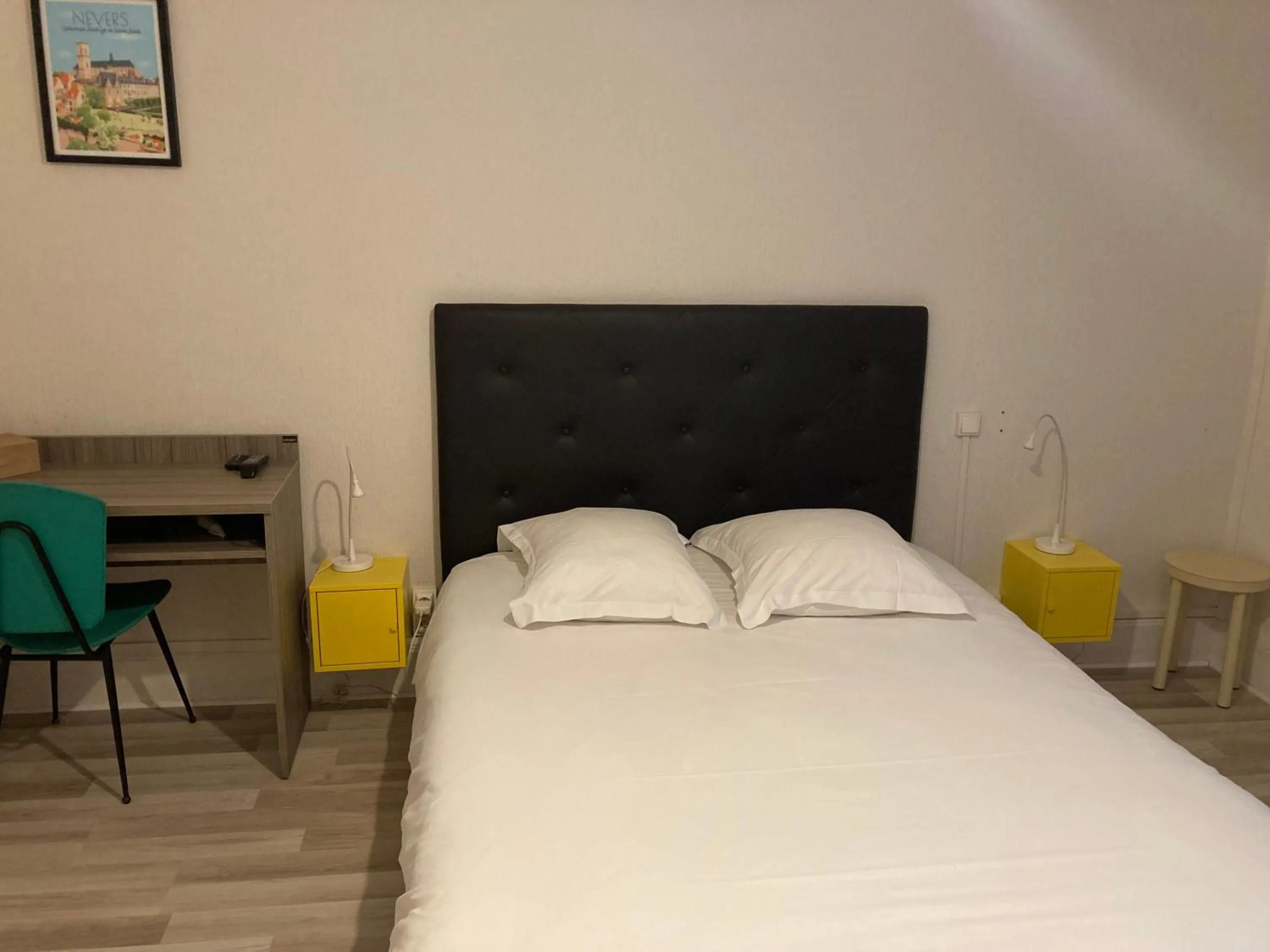 Bedroom, Bed in Hôtel des Ducs