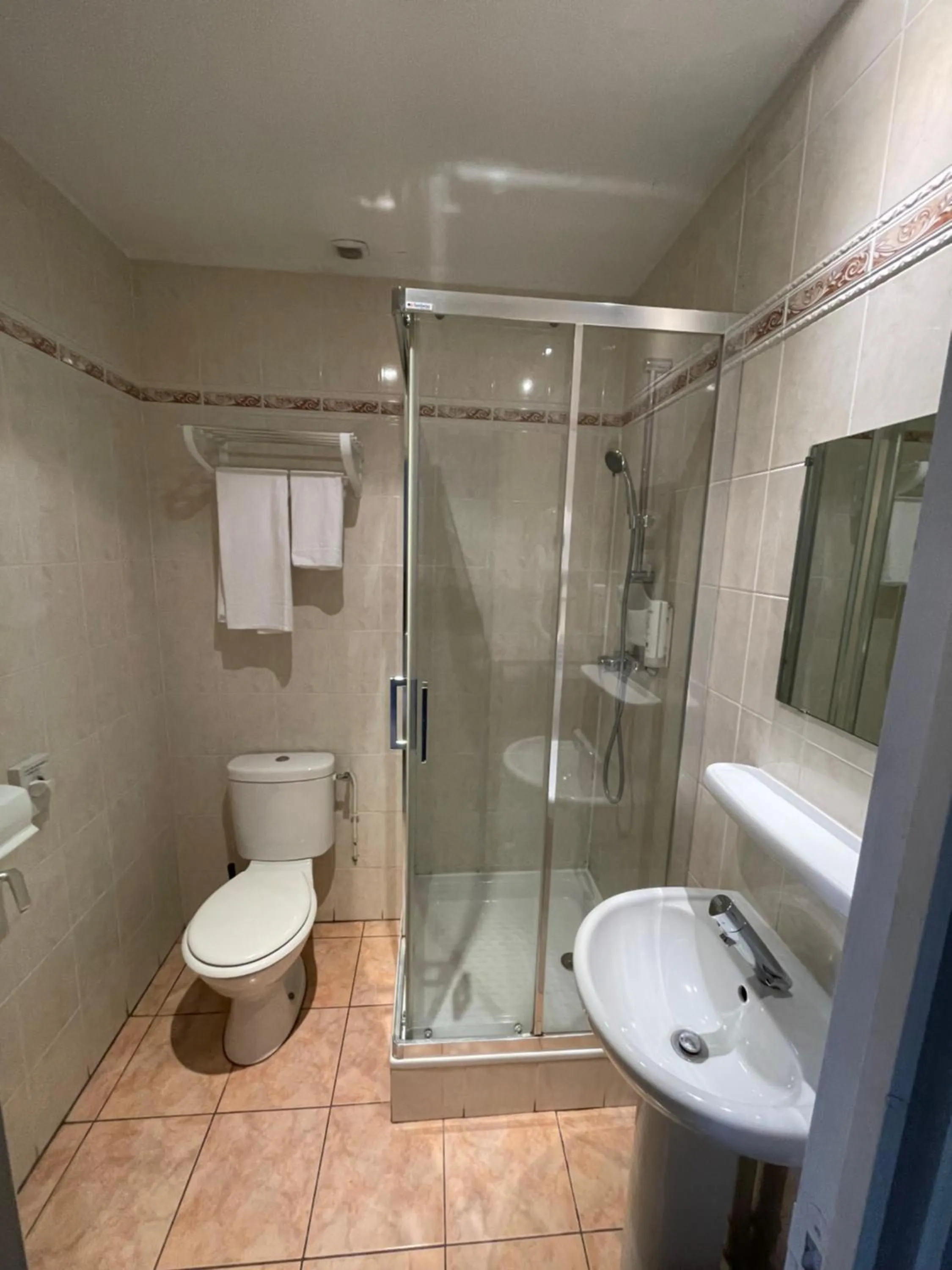 Bathroom in Hôtel des Ducs