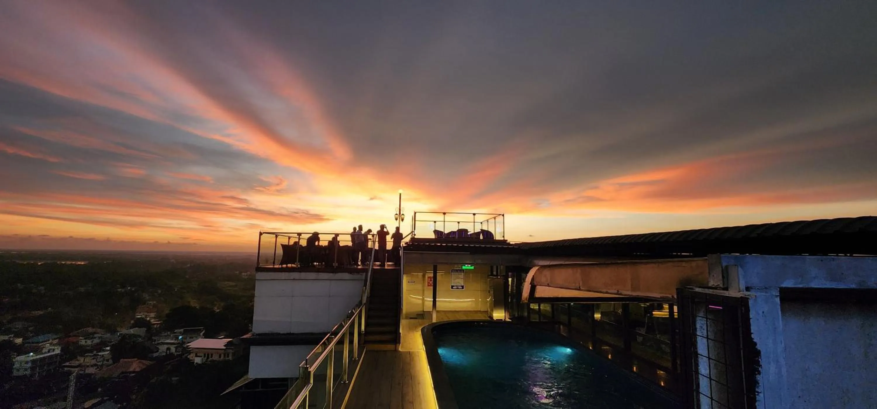 Restaurant/places to eat in Hotel Arcadia