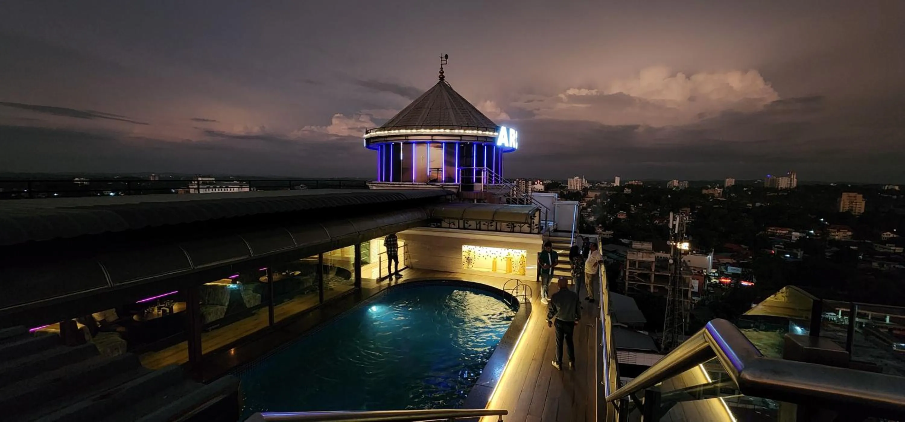 Restaurant/places to eat in Hotel Arcadia