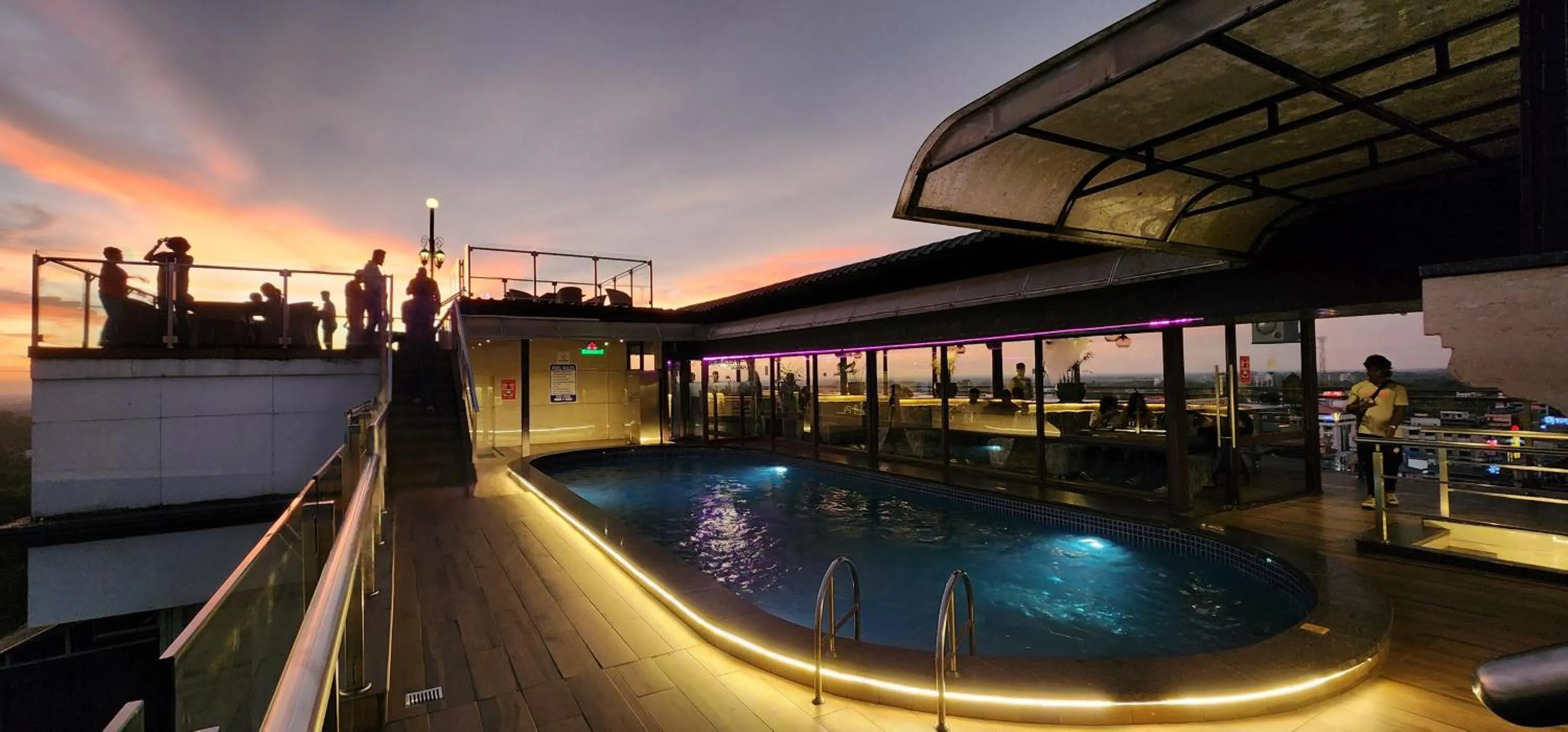 Restaurant/places to eat in Hotel Arcadia