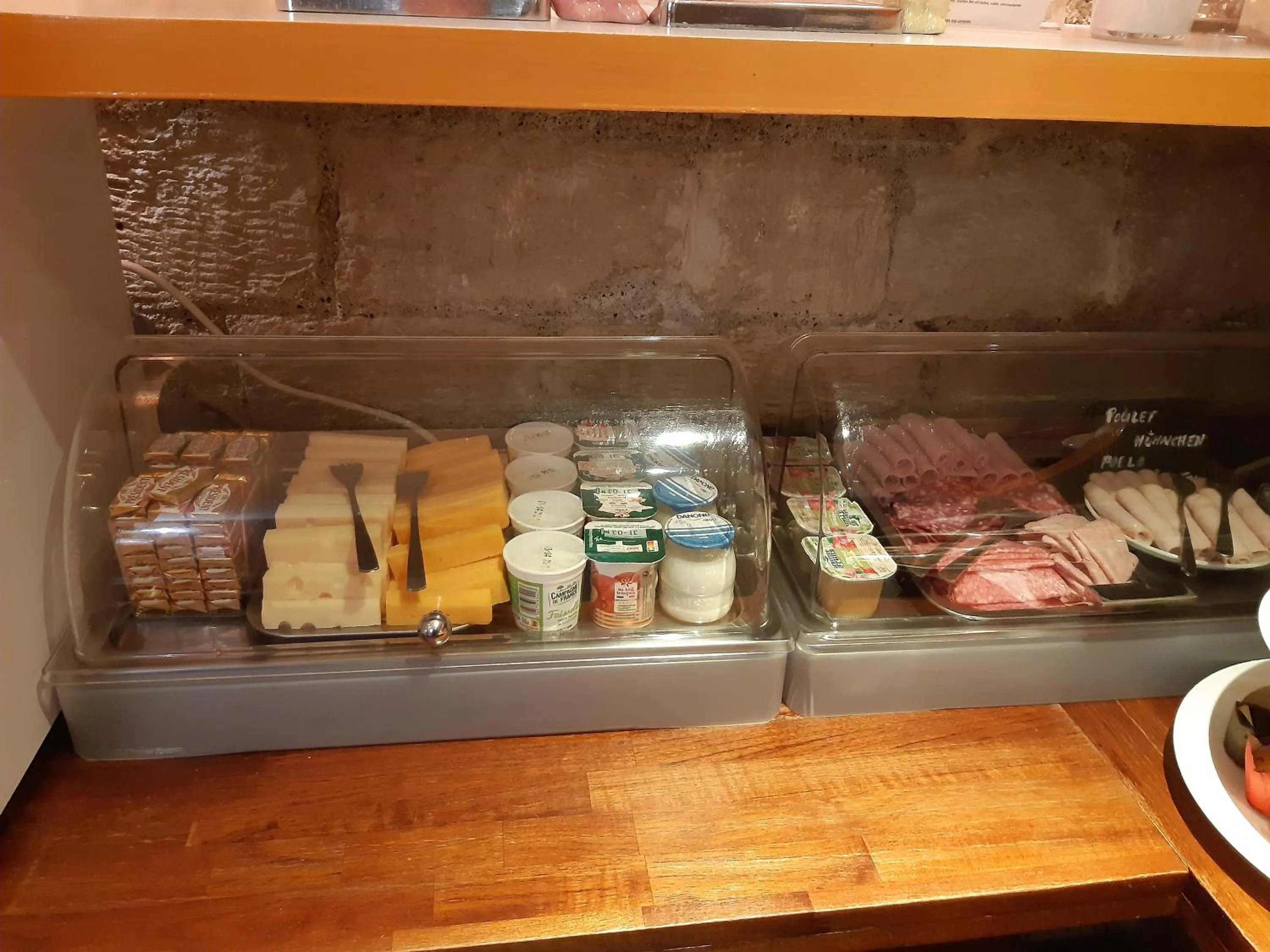 Breakfast in Hôtel Lumières Montmartre Paris