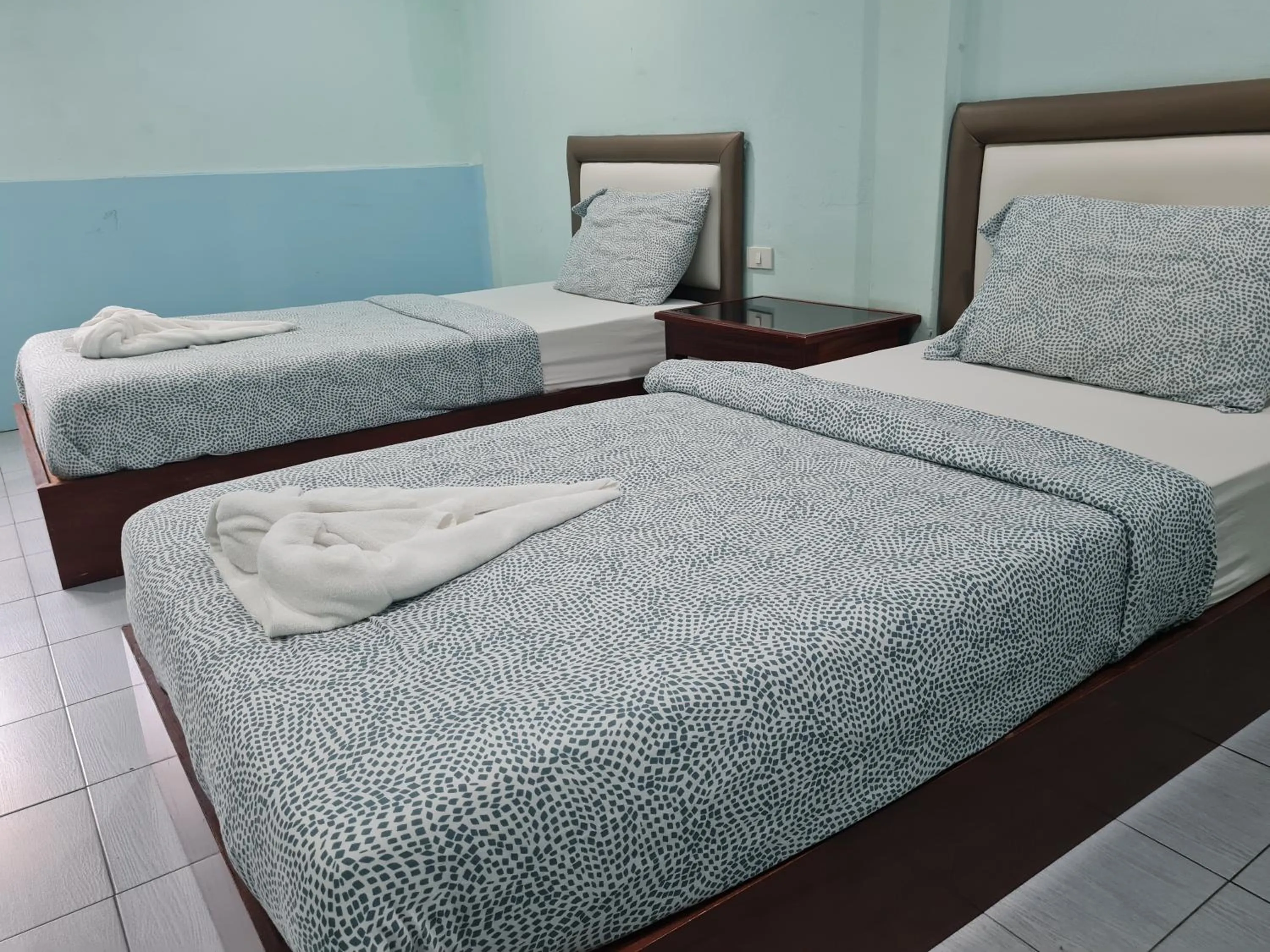 Photo of the whole room, Bed in Excel Hotel Bangkok former Sri Krungthep Hotel