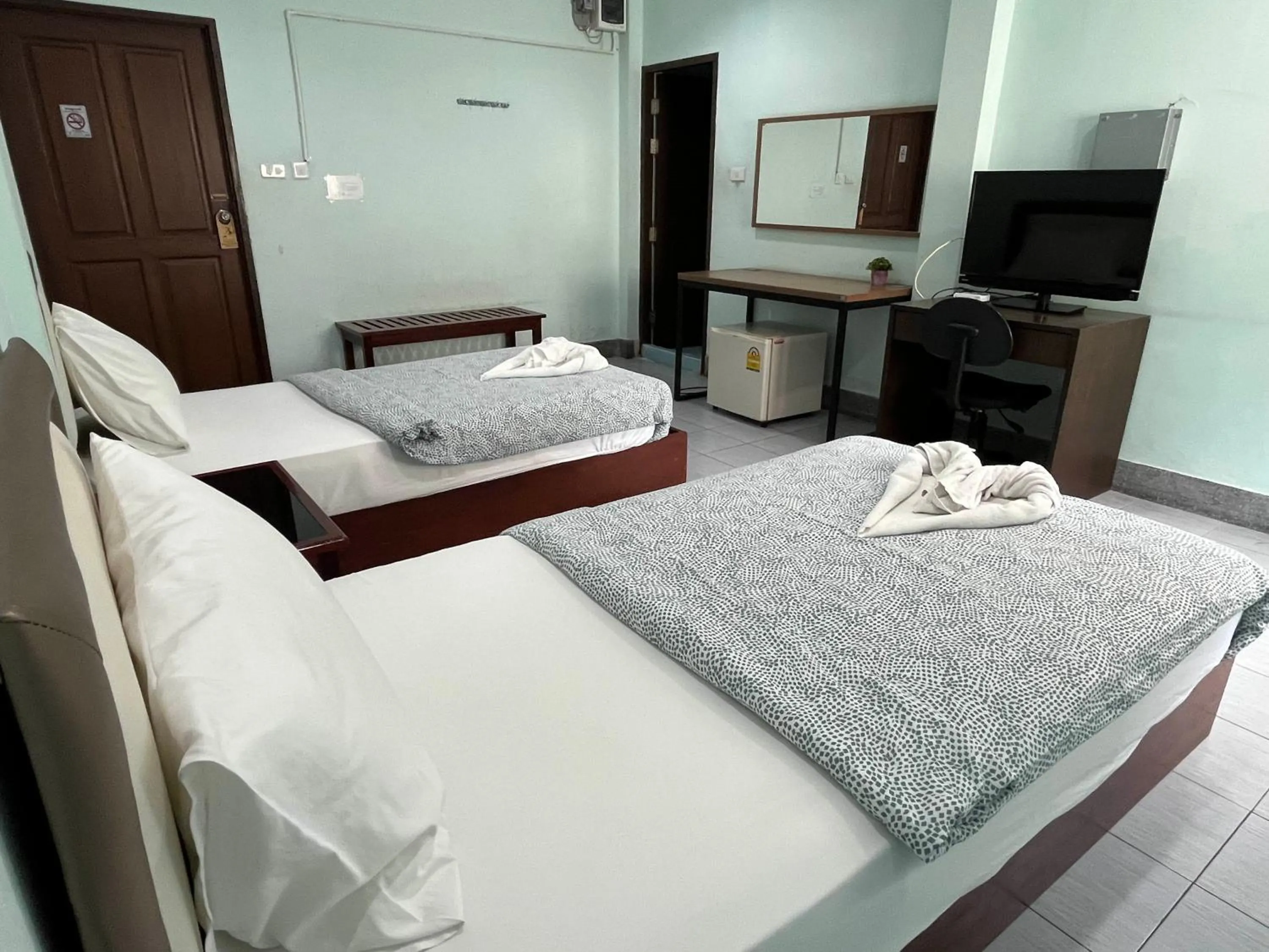 Bed in Excel Hotel Bangkok former Sri Krungthep Hotel