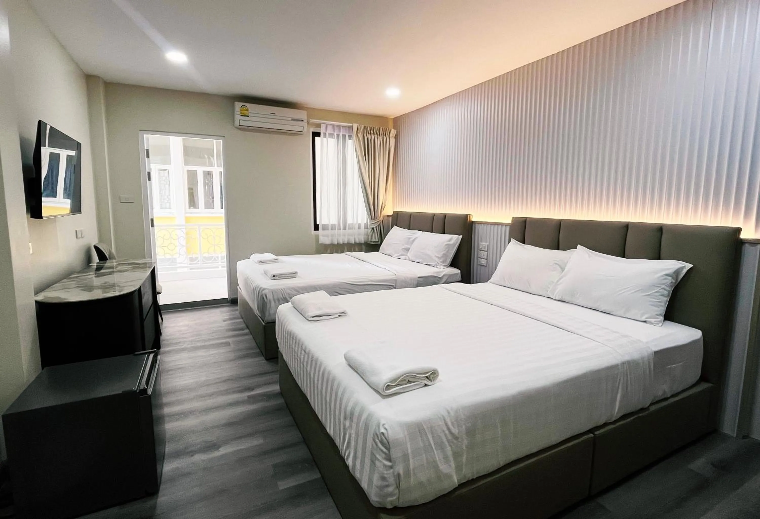 Bed in Excel Hotel Bangkok former Sri Krungthep Hotel