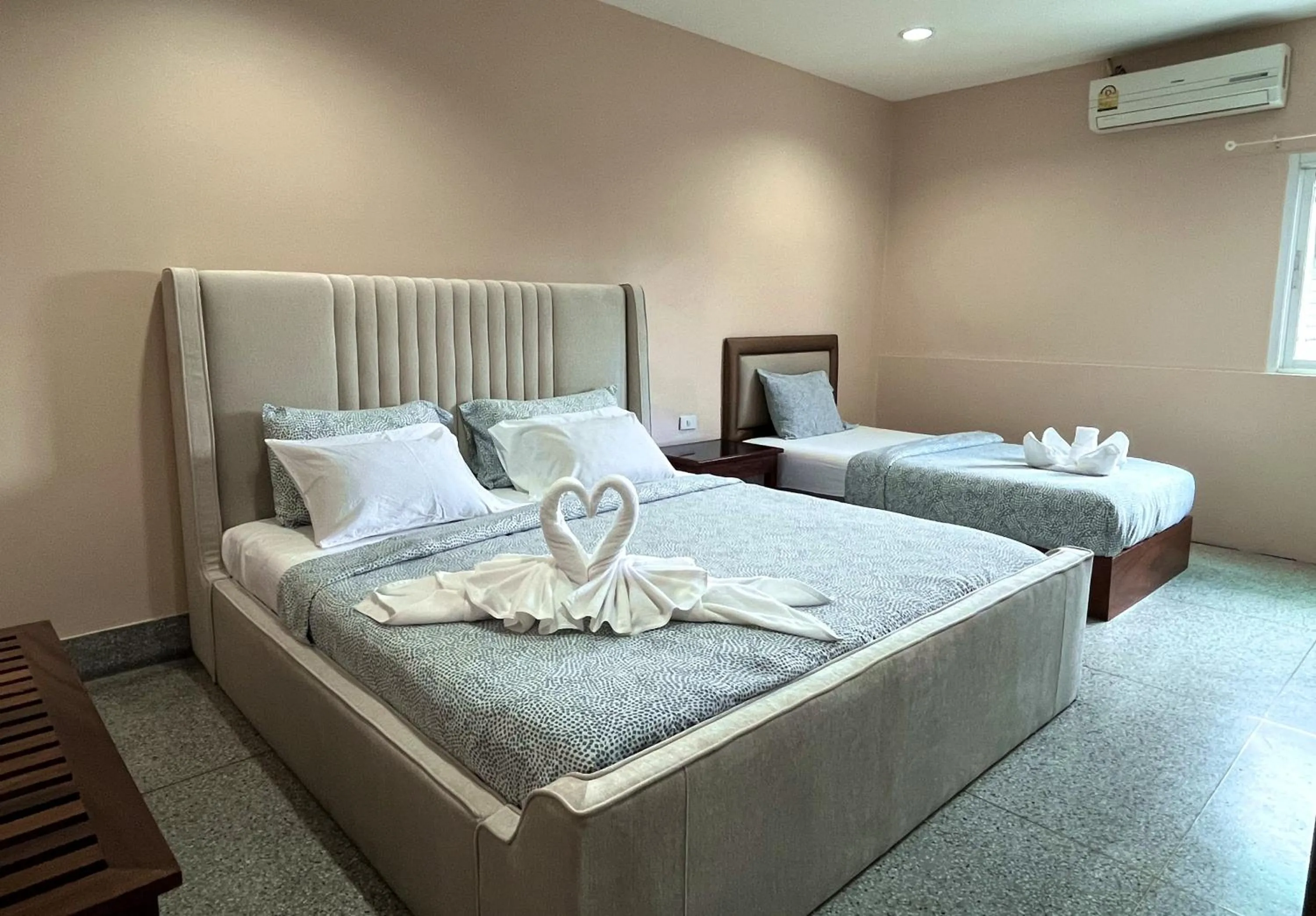 Bed in Excel Hotel Bangkok former Sri Krungthep Hotel