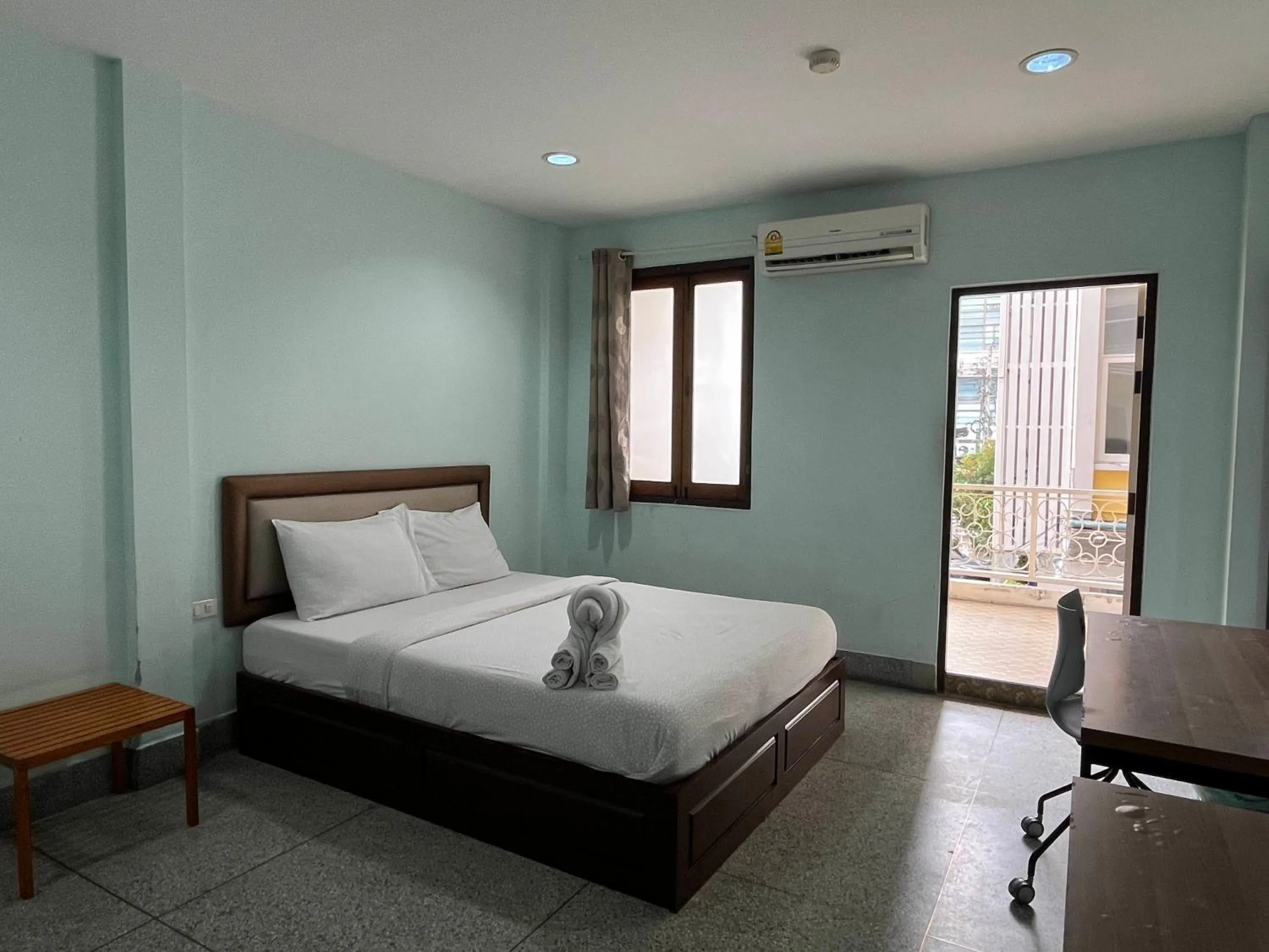 Bed in Excel Hotel Bangkok former Sri Krungthep Hotel