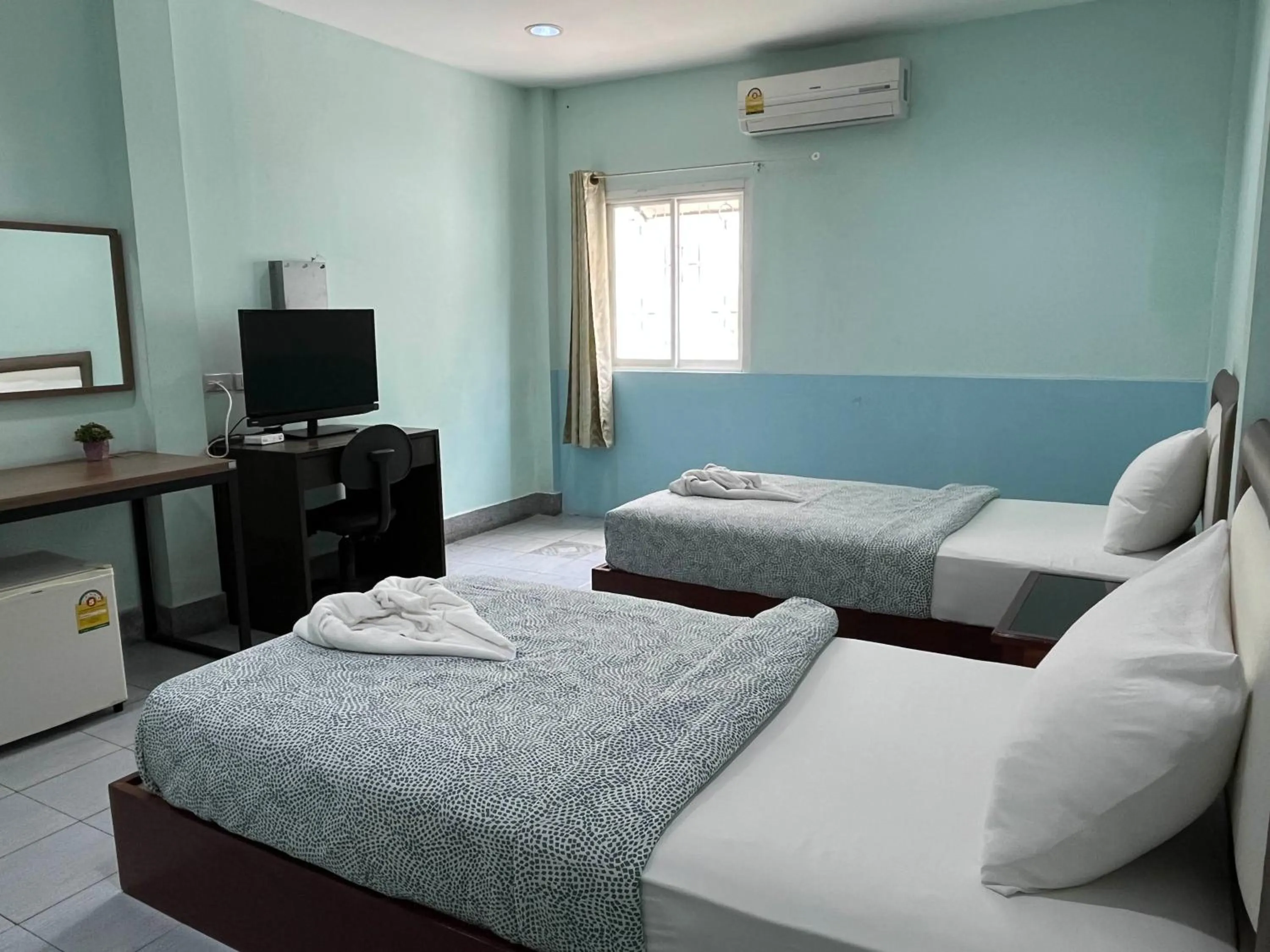 Photo of the whole room, Bed in Excel Hotel Bangkok former Sri Krungthep Hotel