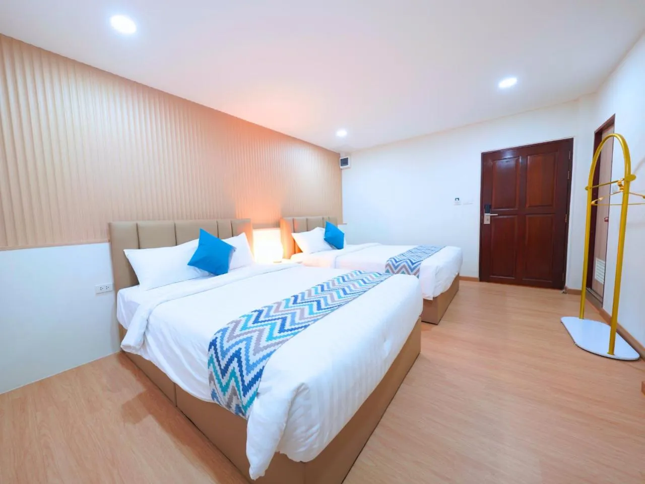 Bed in Excel Hotel Bangkok former Sri Krungthep Hotel