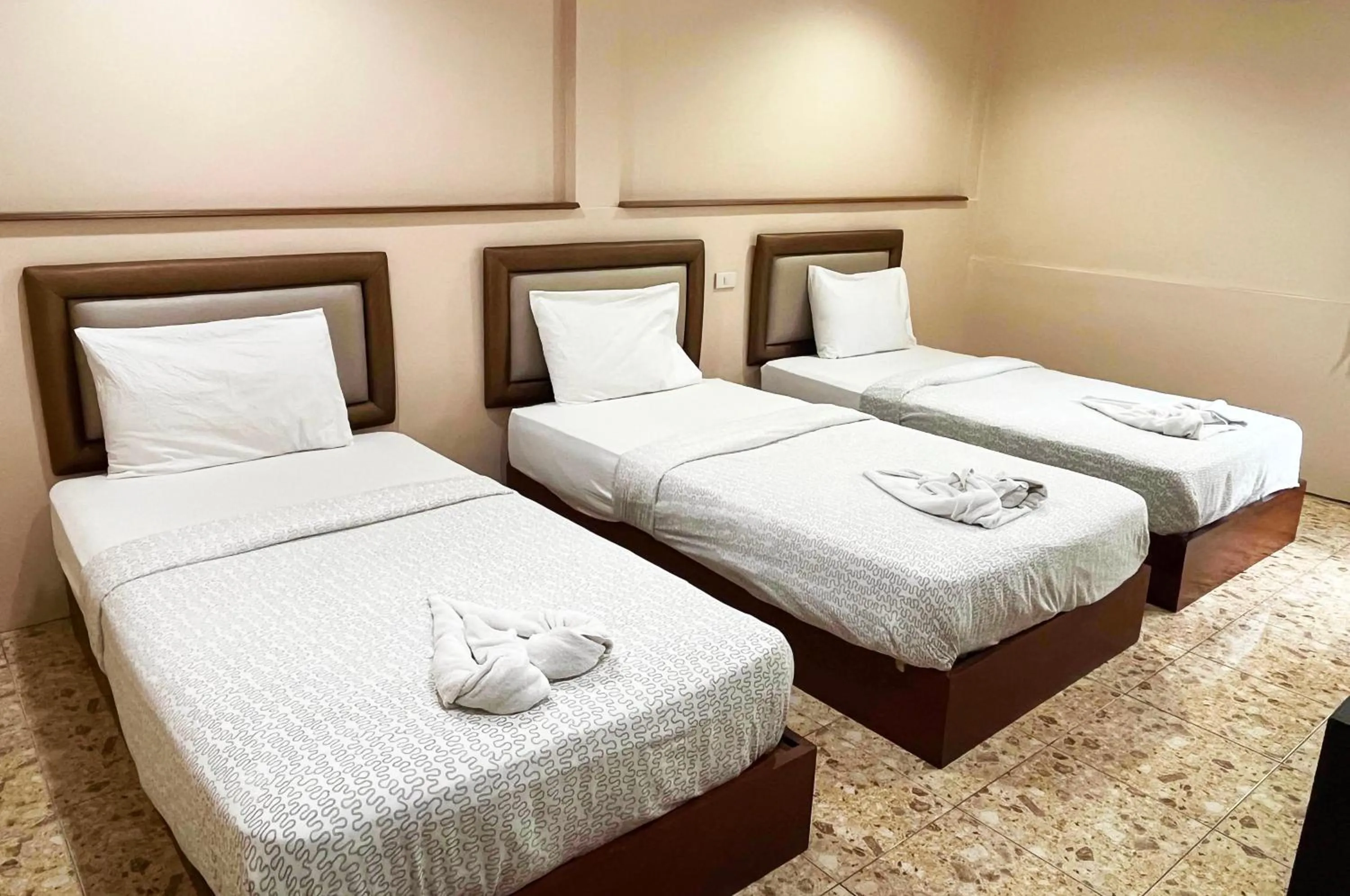 Bed in Excel Hotel Bangkok former Sri Krungthep Hotel