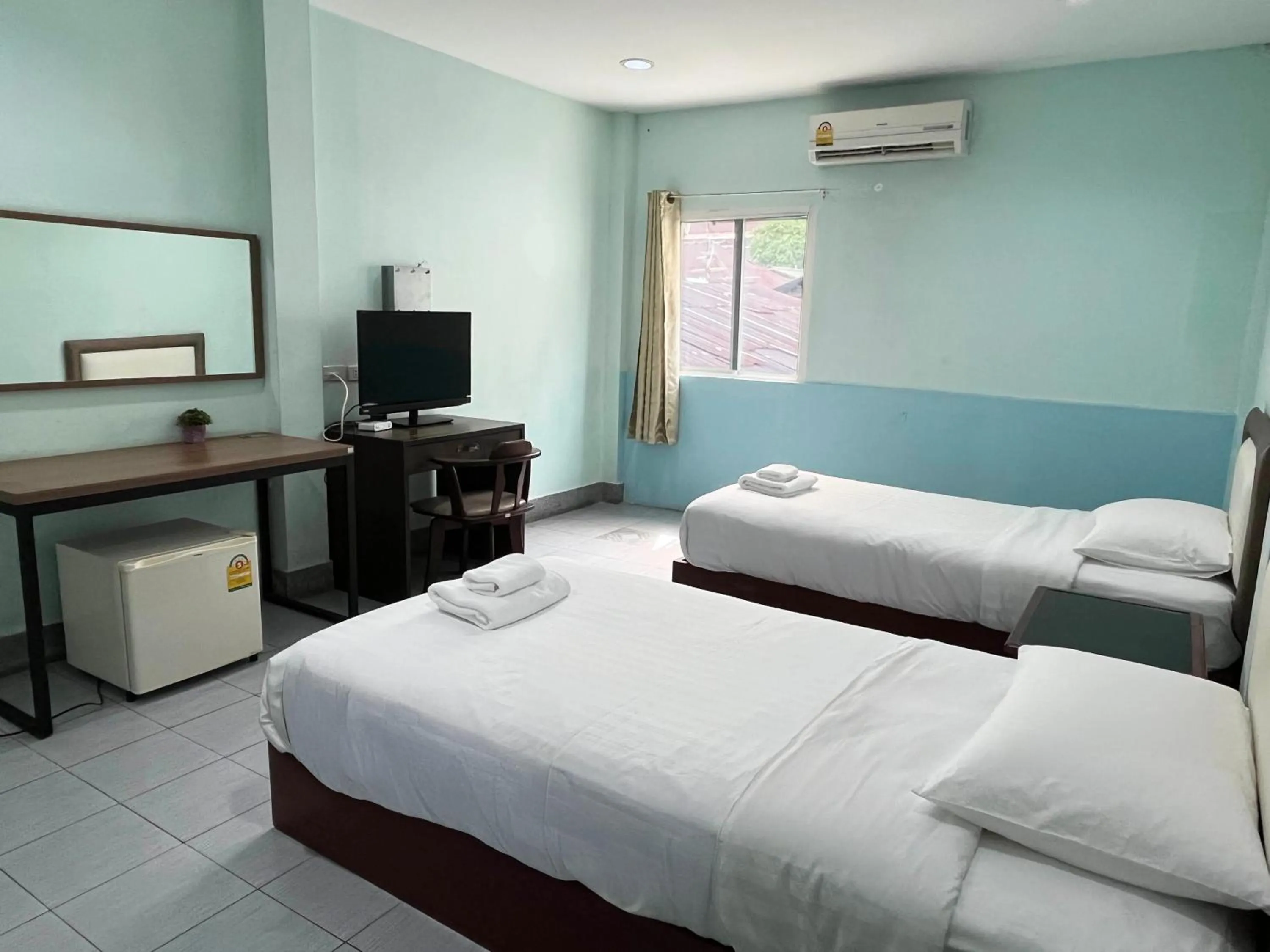 Photo of the whole room, Bed in Excel Hotel Bangkok former Sri Krungthep Hotel