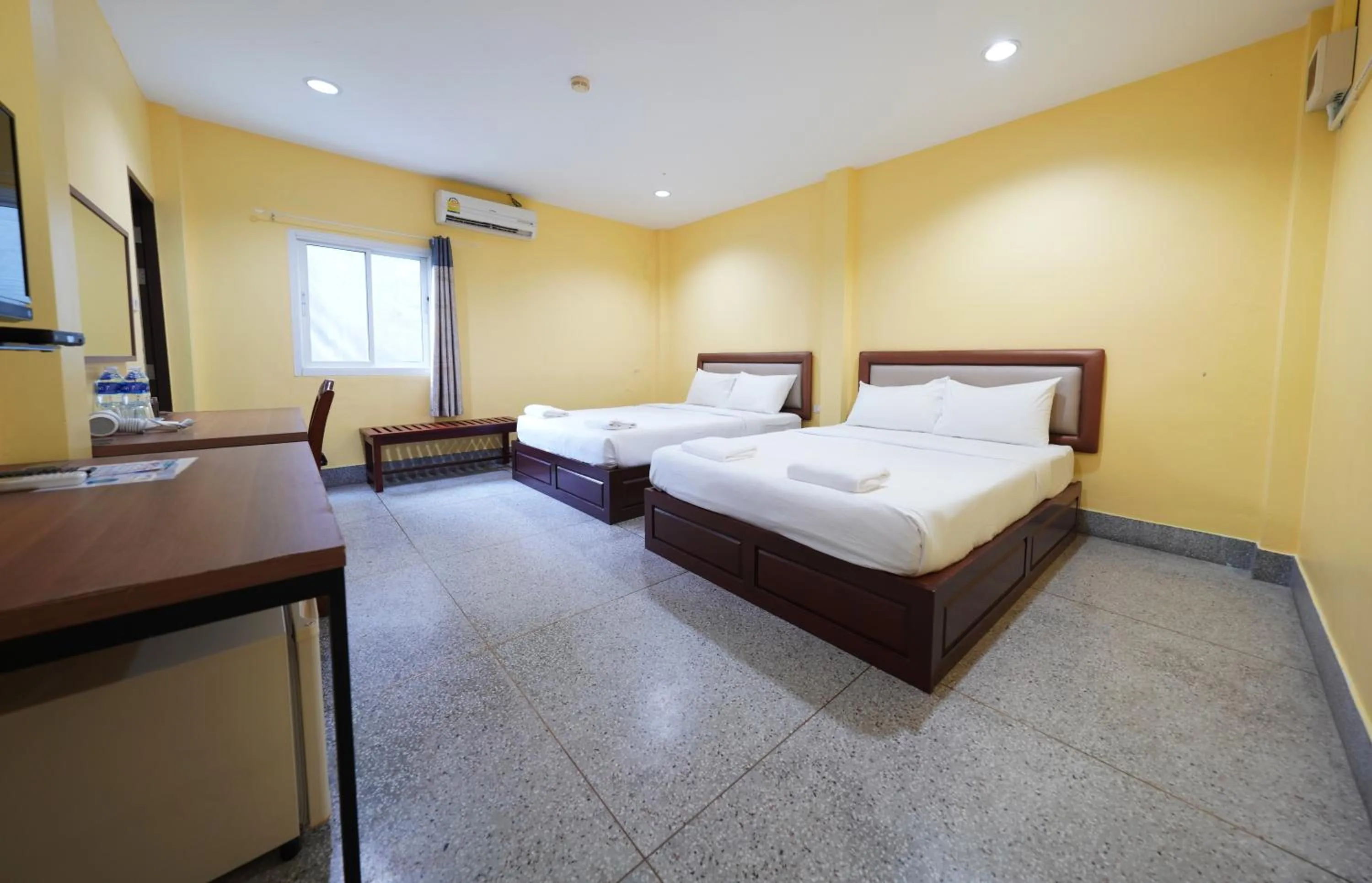 Photo of the whole room, Bed in Excel Hotel Bangkok former Sri Krungthep Hotel