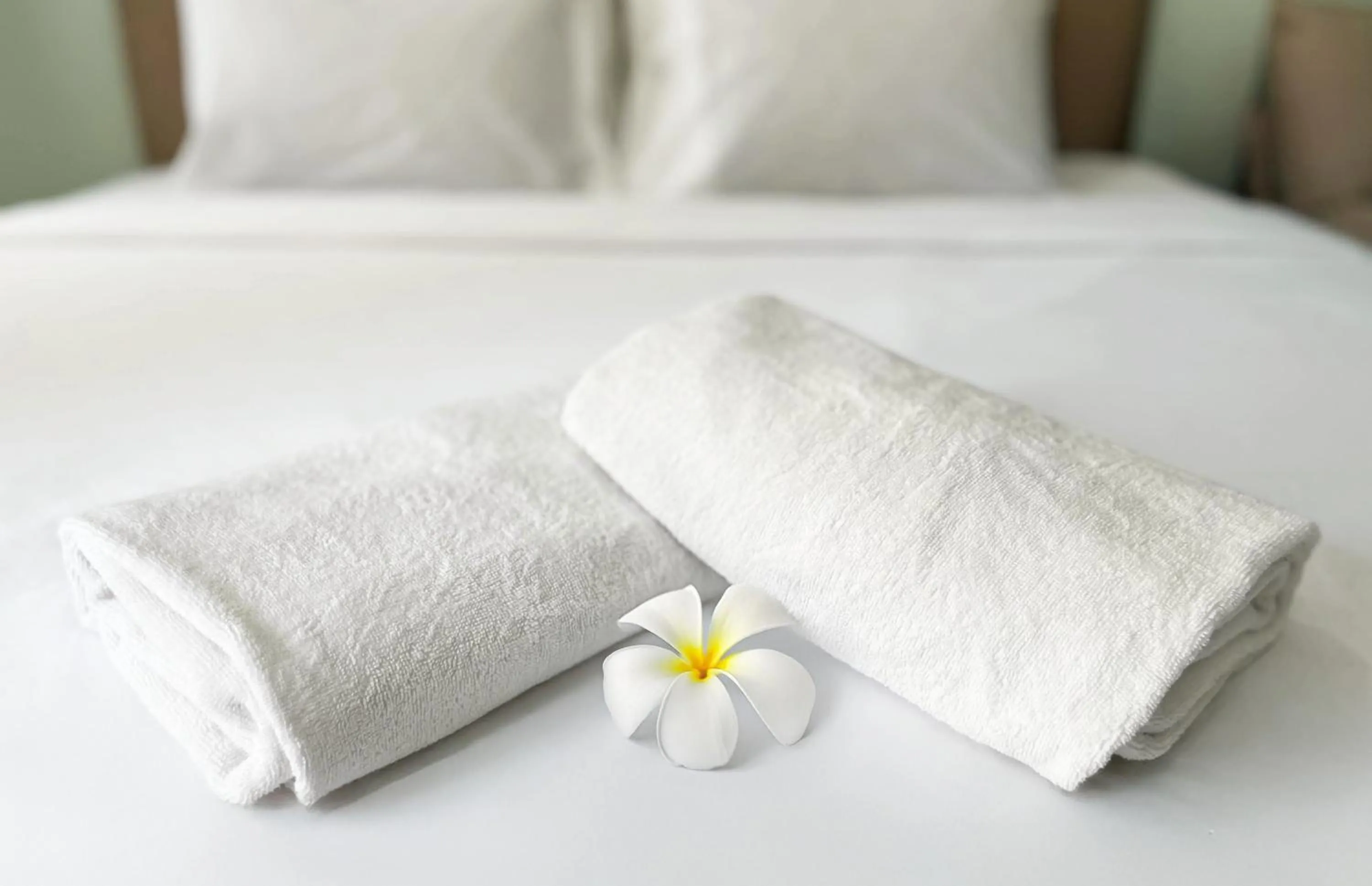 towels, Bed in Excel Hotel Bangkok former Sri Krungthep Hotel