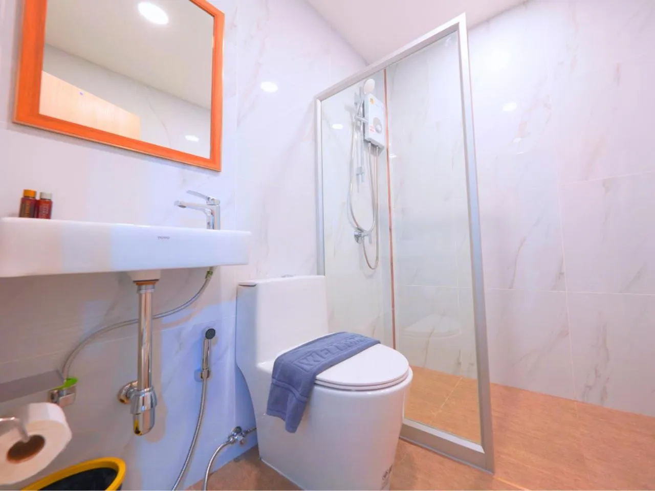 Shower in Excel Hotel Bangkok former Sri Krungthep Hotel