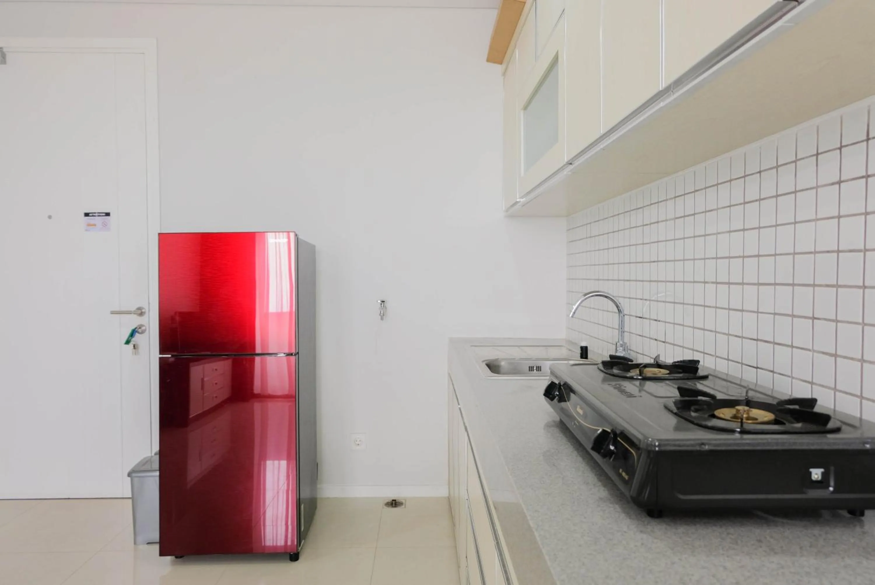 Luxurious and Comfy 2BR Paddington Heights Alam Sutera Apartment By Travelio