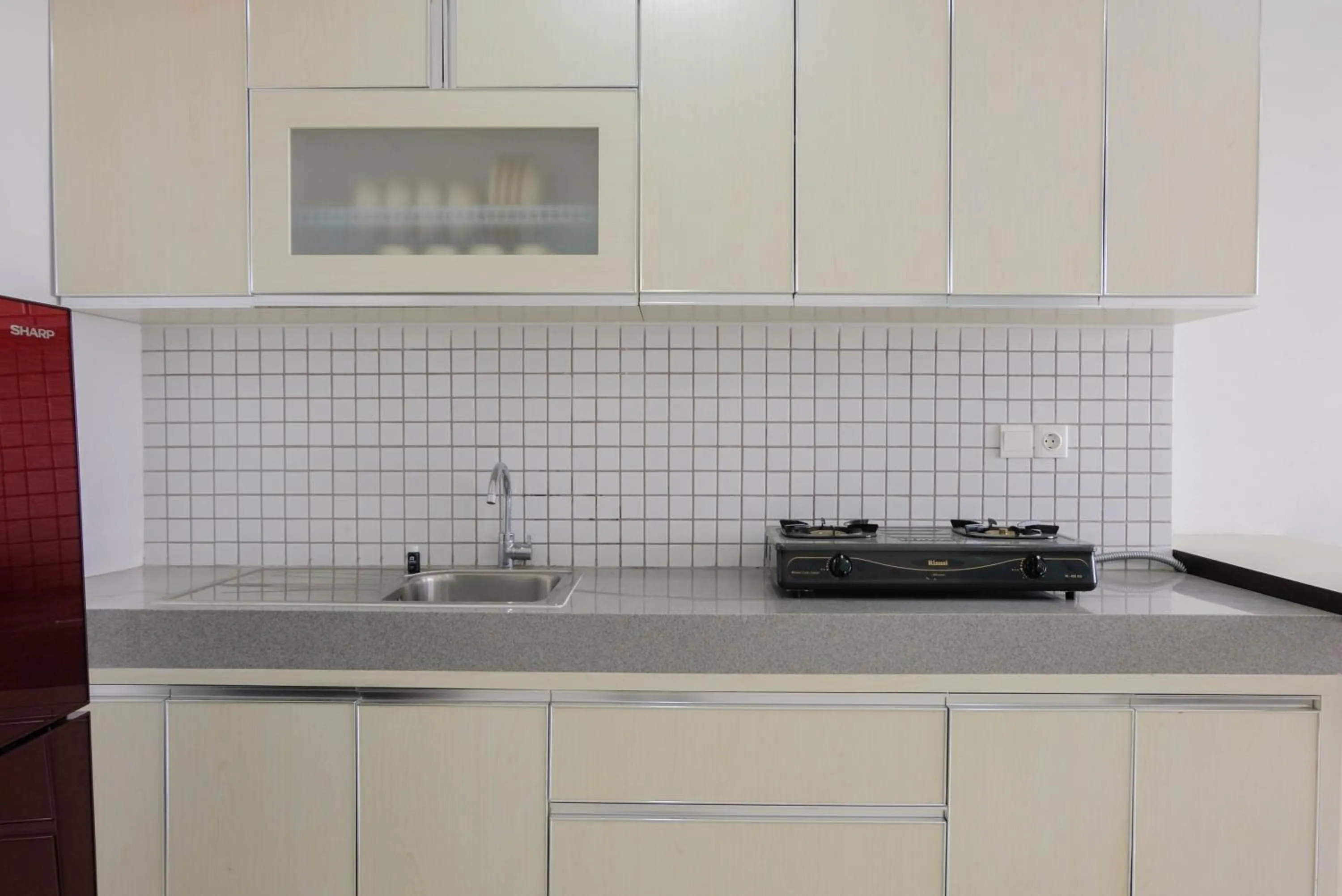 Luxurious and Comfy 2BR Paddington Heights Alam Sutera Apartment By Travelio
