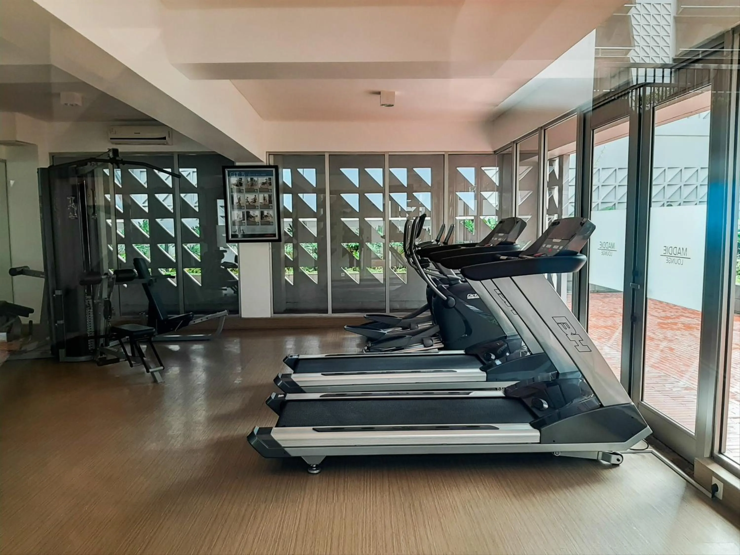 Luxurious and Comfy 2BR Paddington Heights Alam Sutera Apartment By Travelio