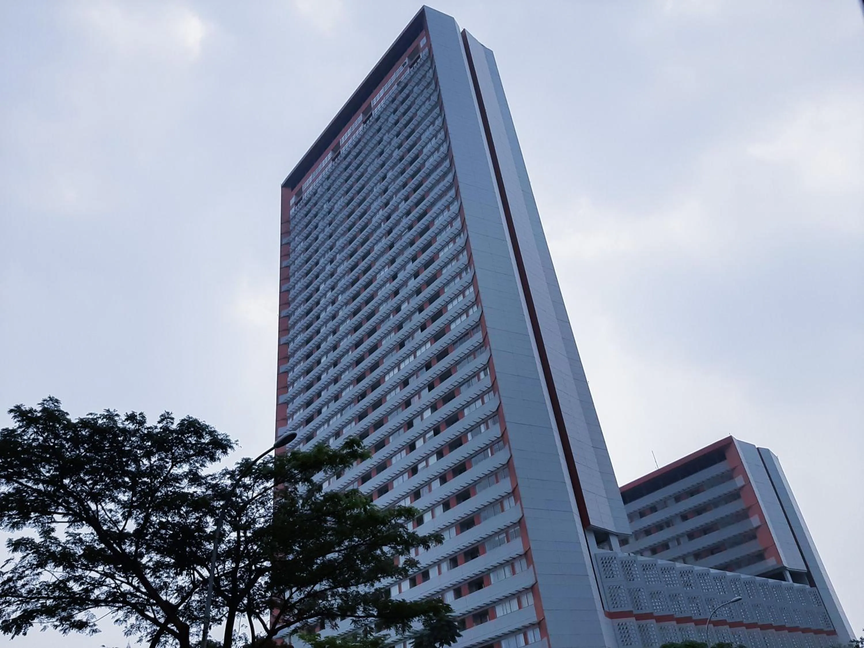 Property building in Luxurious and Comfy 2BR Paddington Heights Alam Sutera Apartment By Travelio