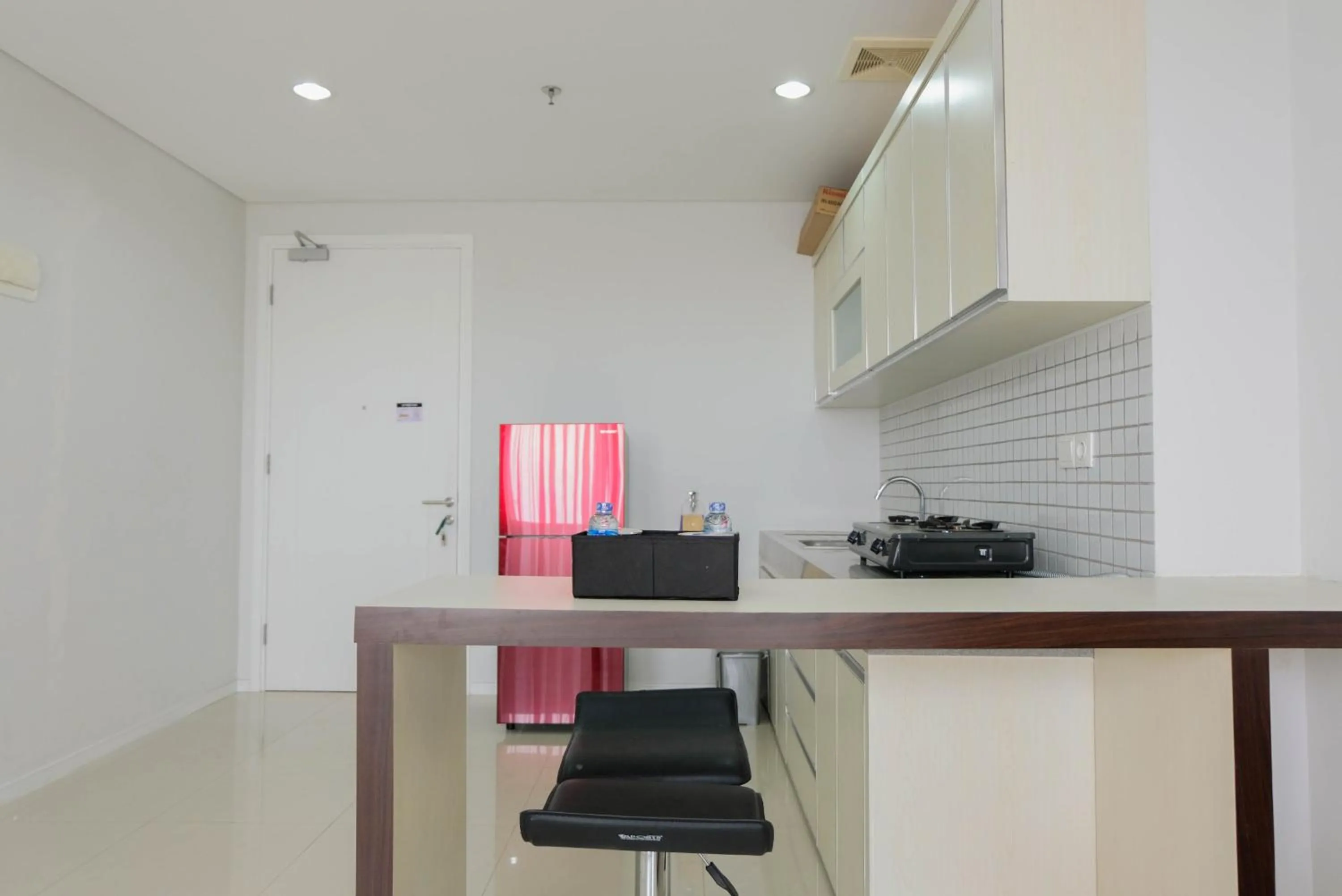 Luxurious and Comfy 2BR Paddington Heights Alam Sutera Apartment By Travelio