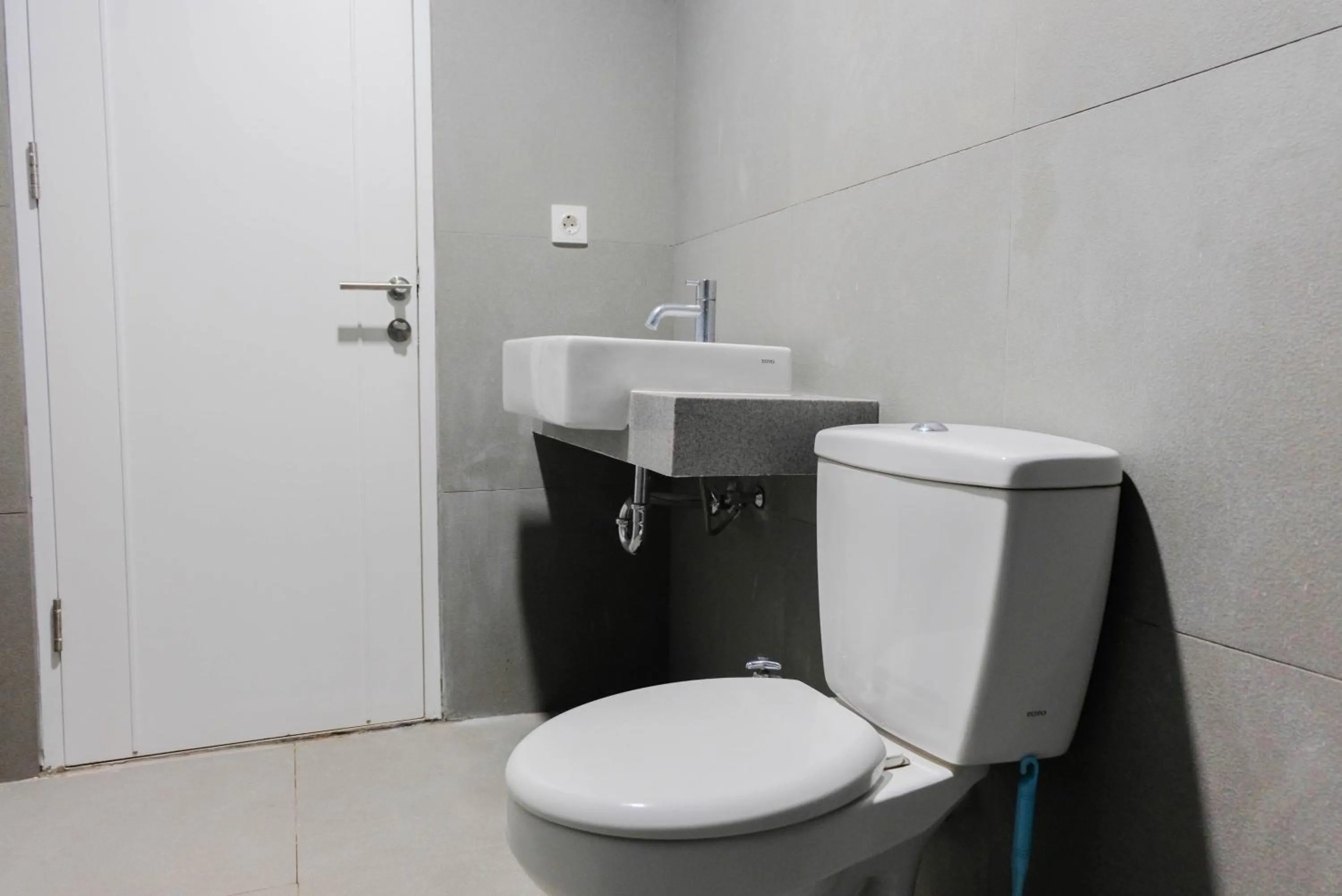 Luxurious and Comfy 2BR Paddington Heights Alam Sutera Apartment By Travelio