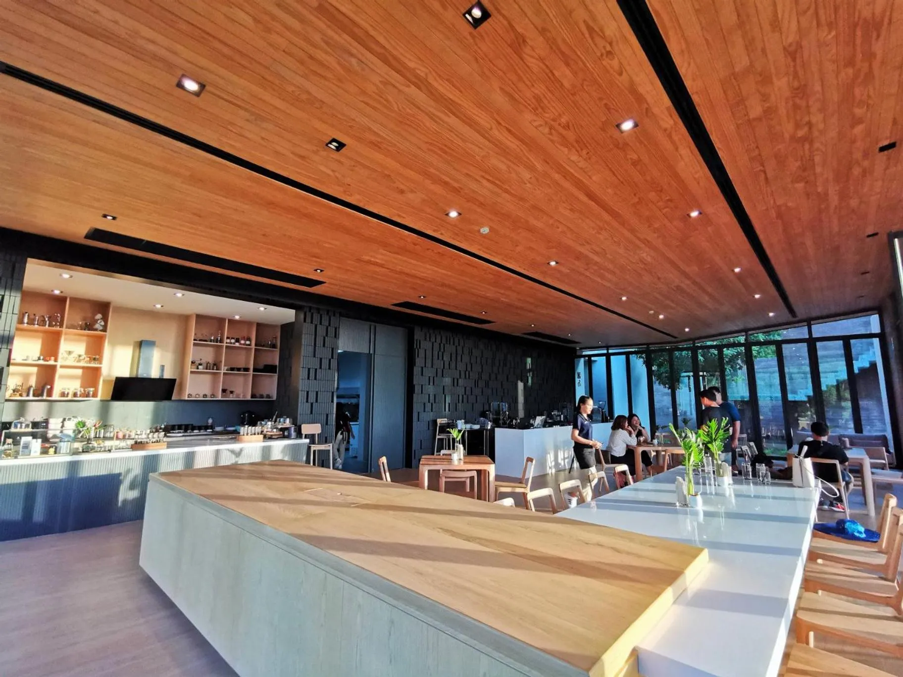 Restaurant/places to eat in Tara Villa