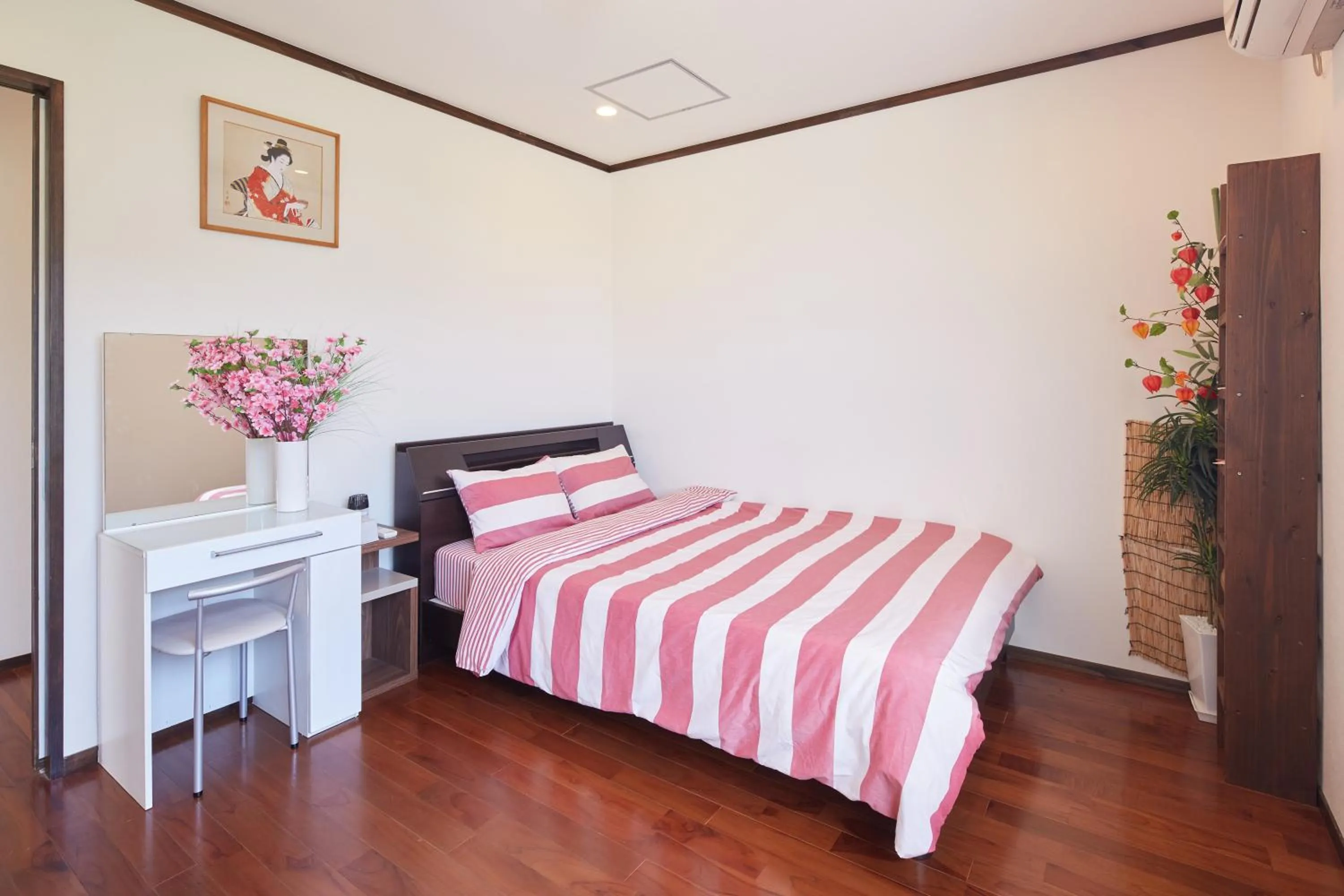 Bedroom, Bed in Wind Makiminato