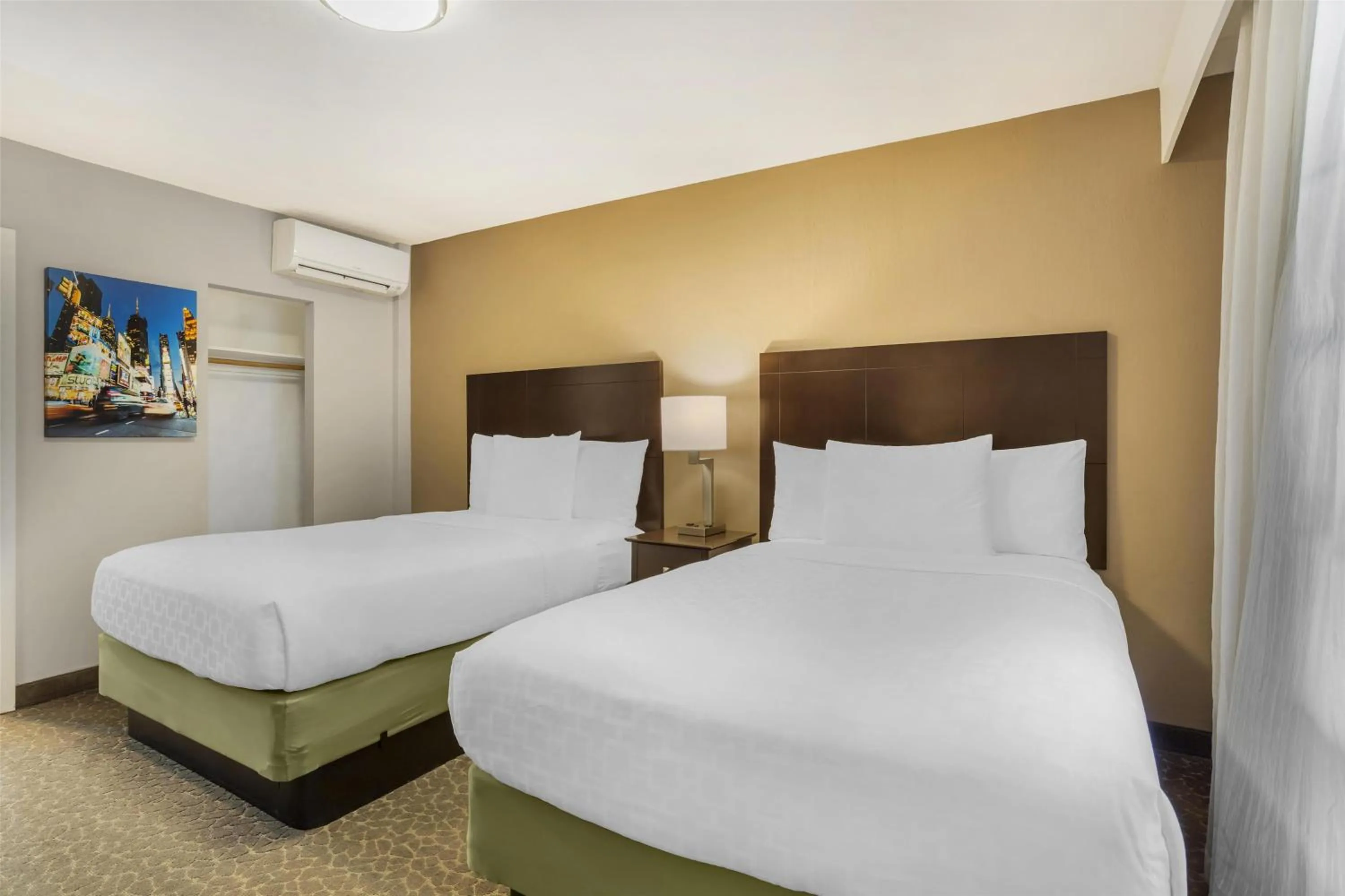 Bedroom, Bed in Best Western Fort Lee