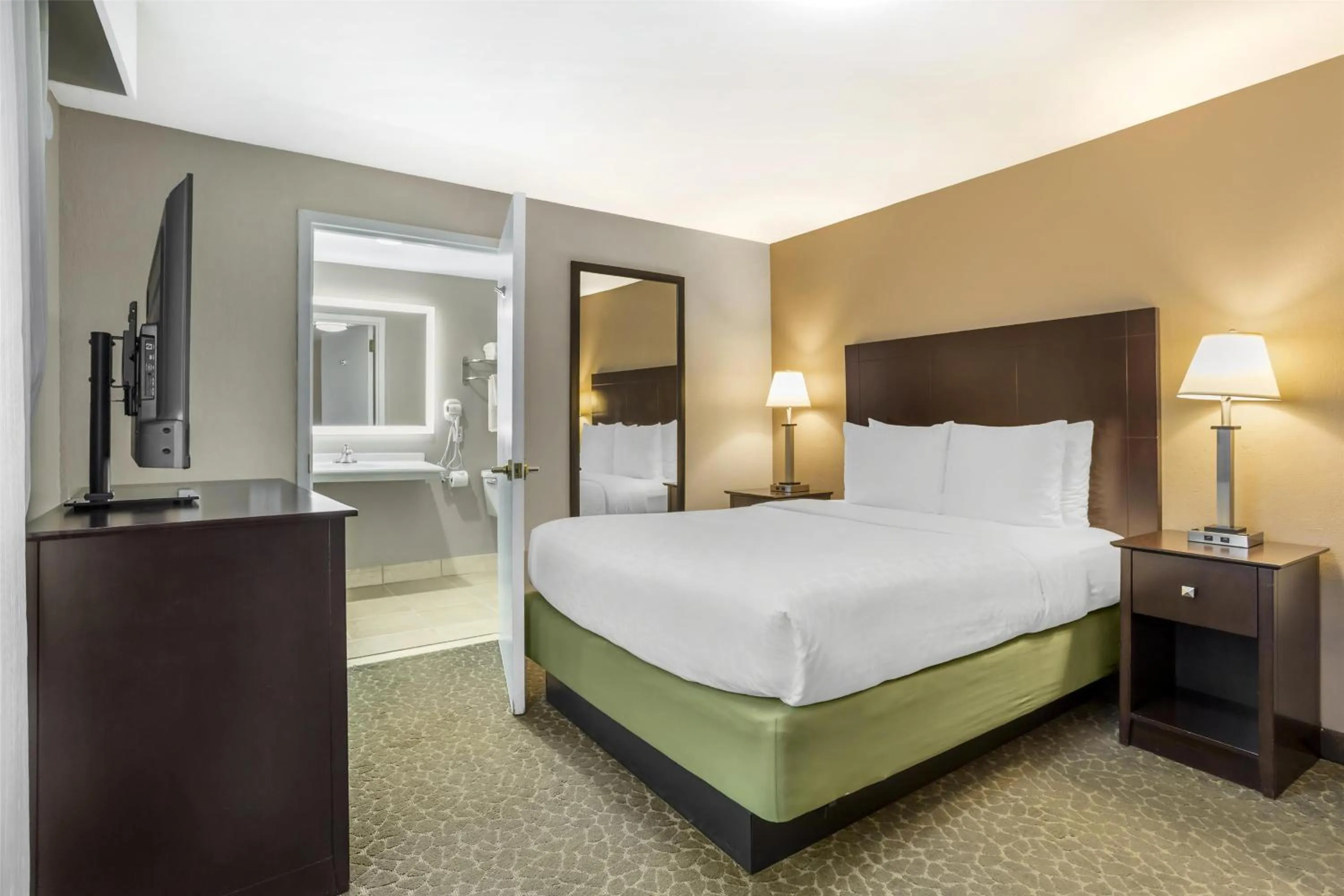 Bedroom, Bed in Best Western Fort Lee