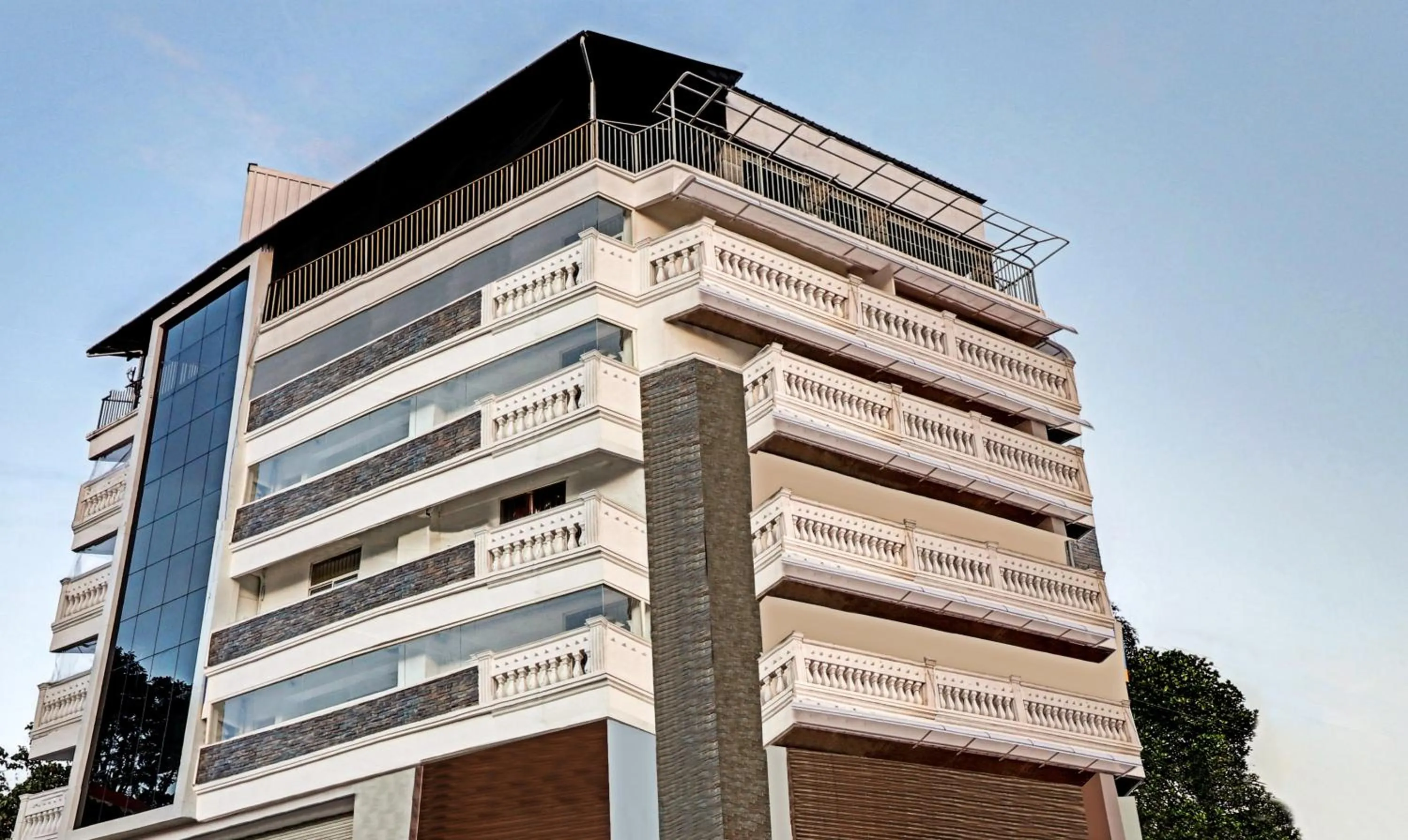 Property building in Itsy Hotels Dew Dreams