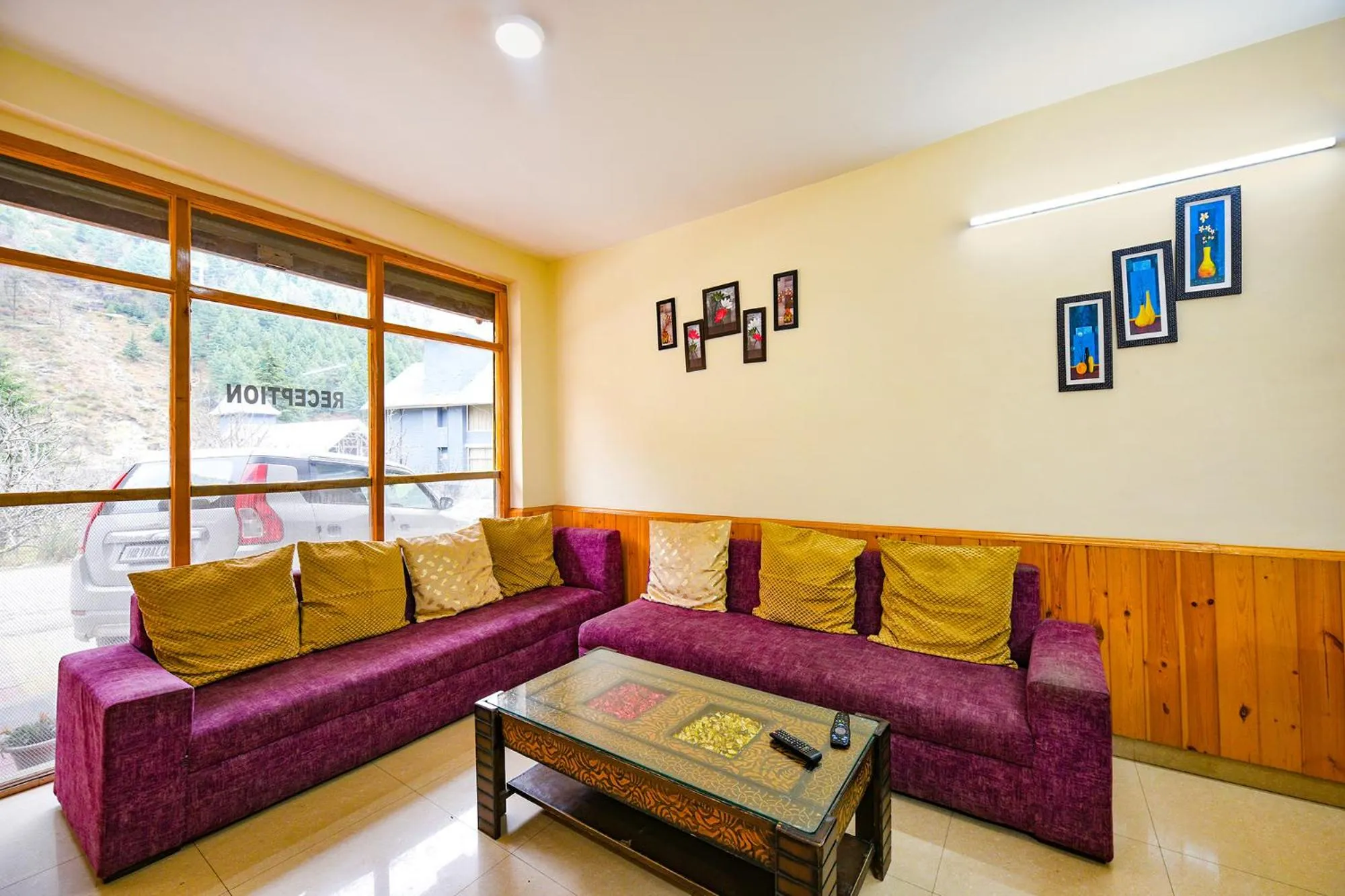 Living room, Seating Area in FabHotel Misty Hills Nehru Kund