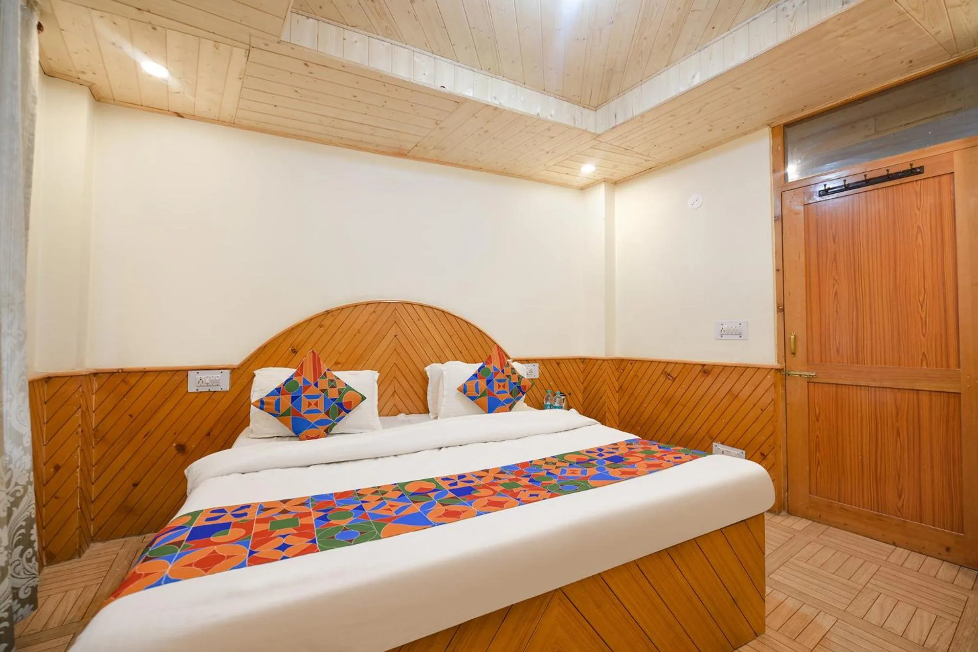 Bed in FabHotel Misty Hills Nehru Kund