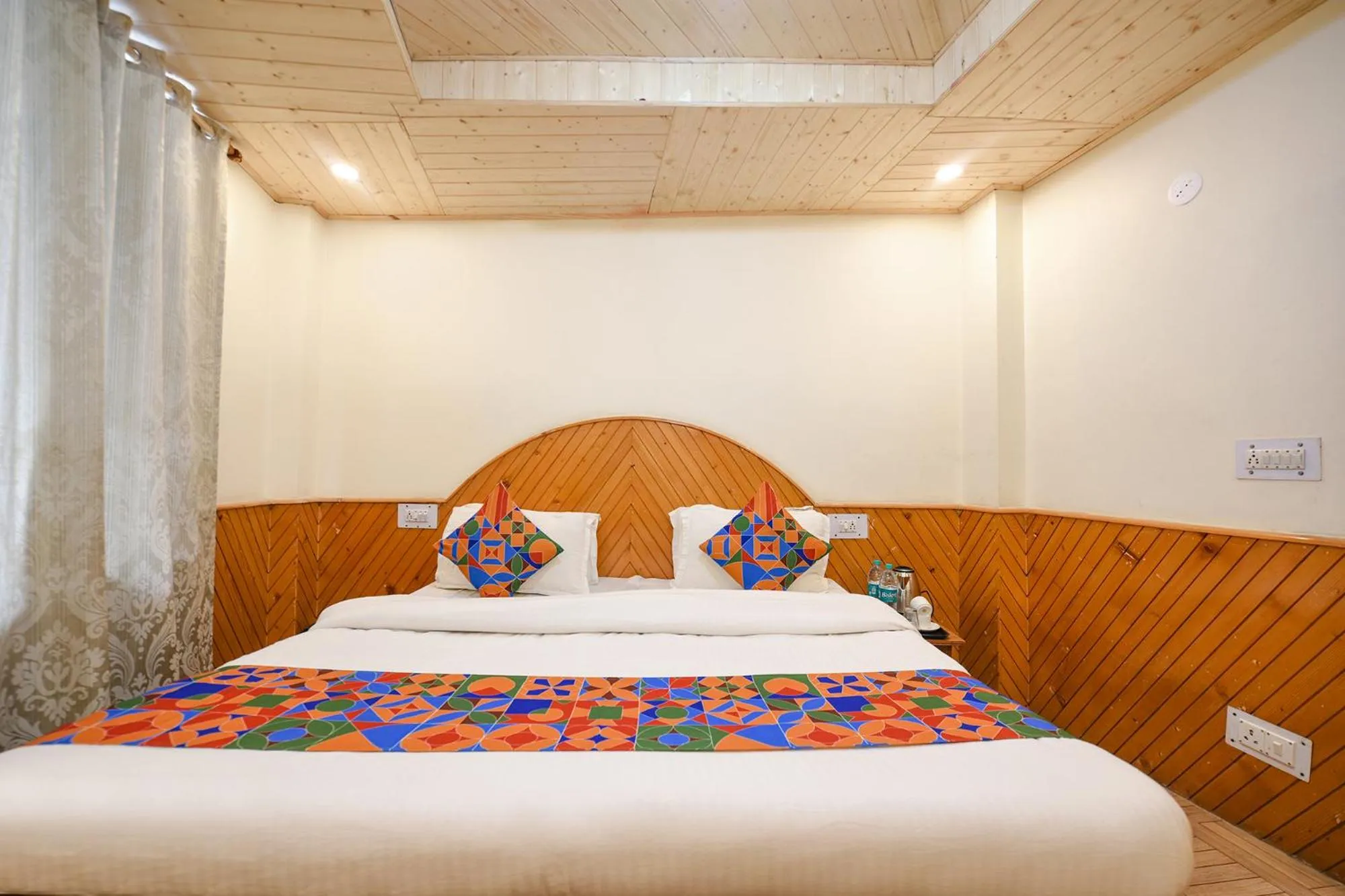 Bed in FabHotel Misty Hills Nehru Kund