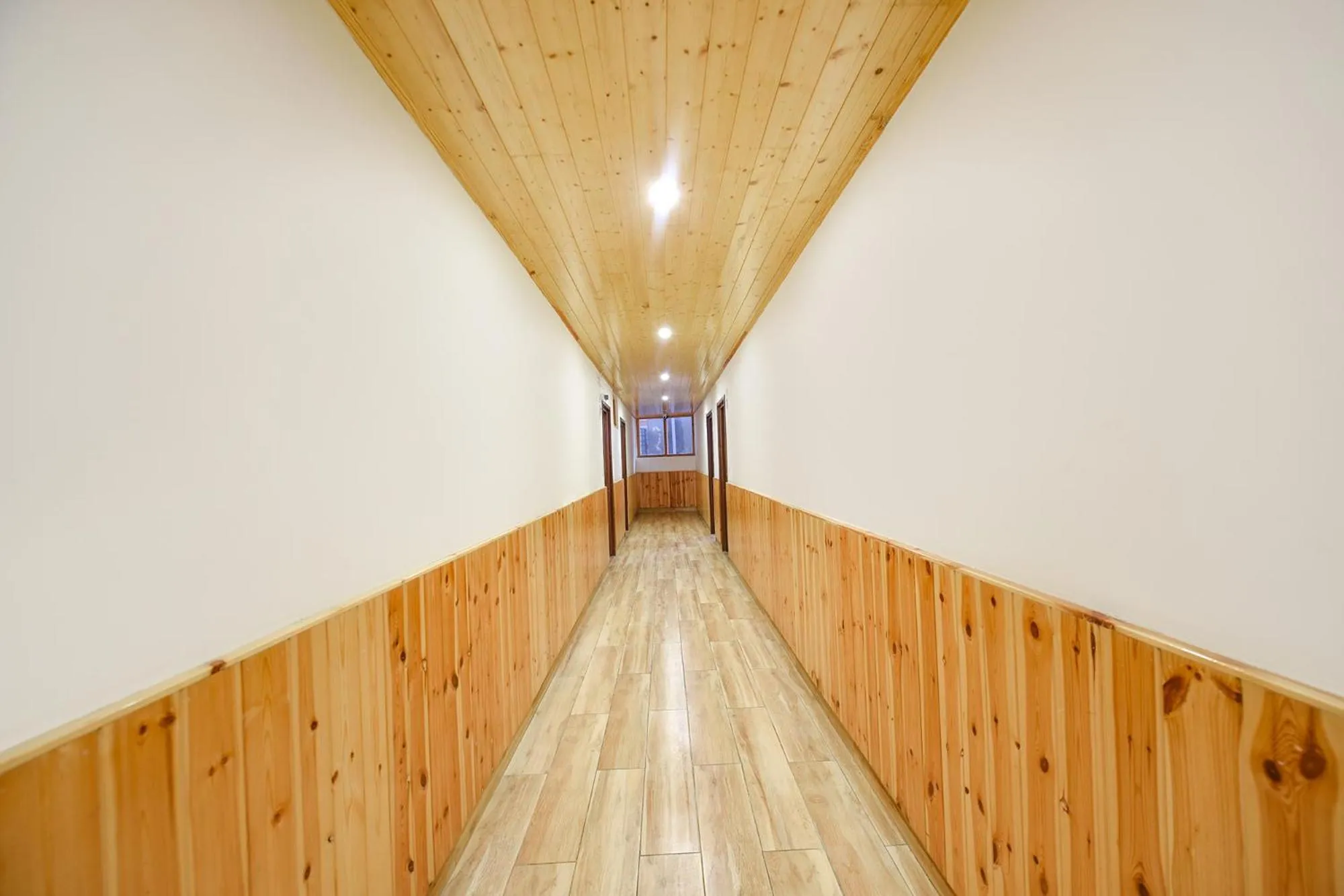 Lobby or reception in FabHotel Misty Hills Nehru Kund