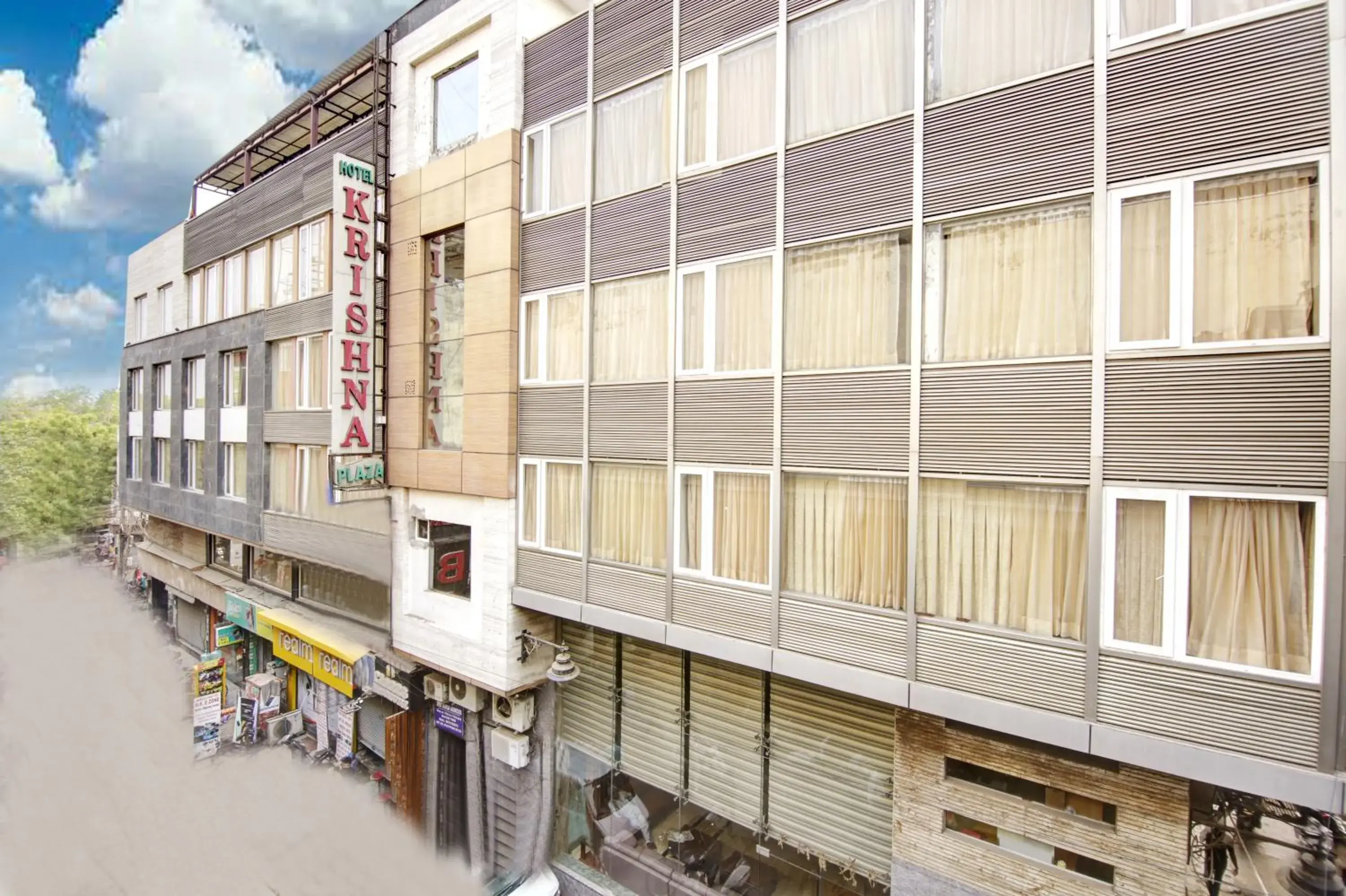 Property building in Hotel Krishna Plaza Just Near New Delhi Station And Connaught Place By M S Hospitality Property building in Hotel Krishna Plaza Just Near New Delhi Station And Connaught Place By M S Hospitality