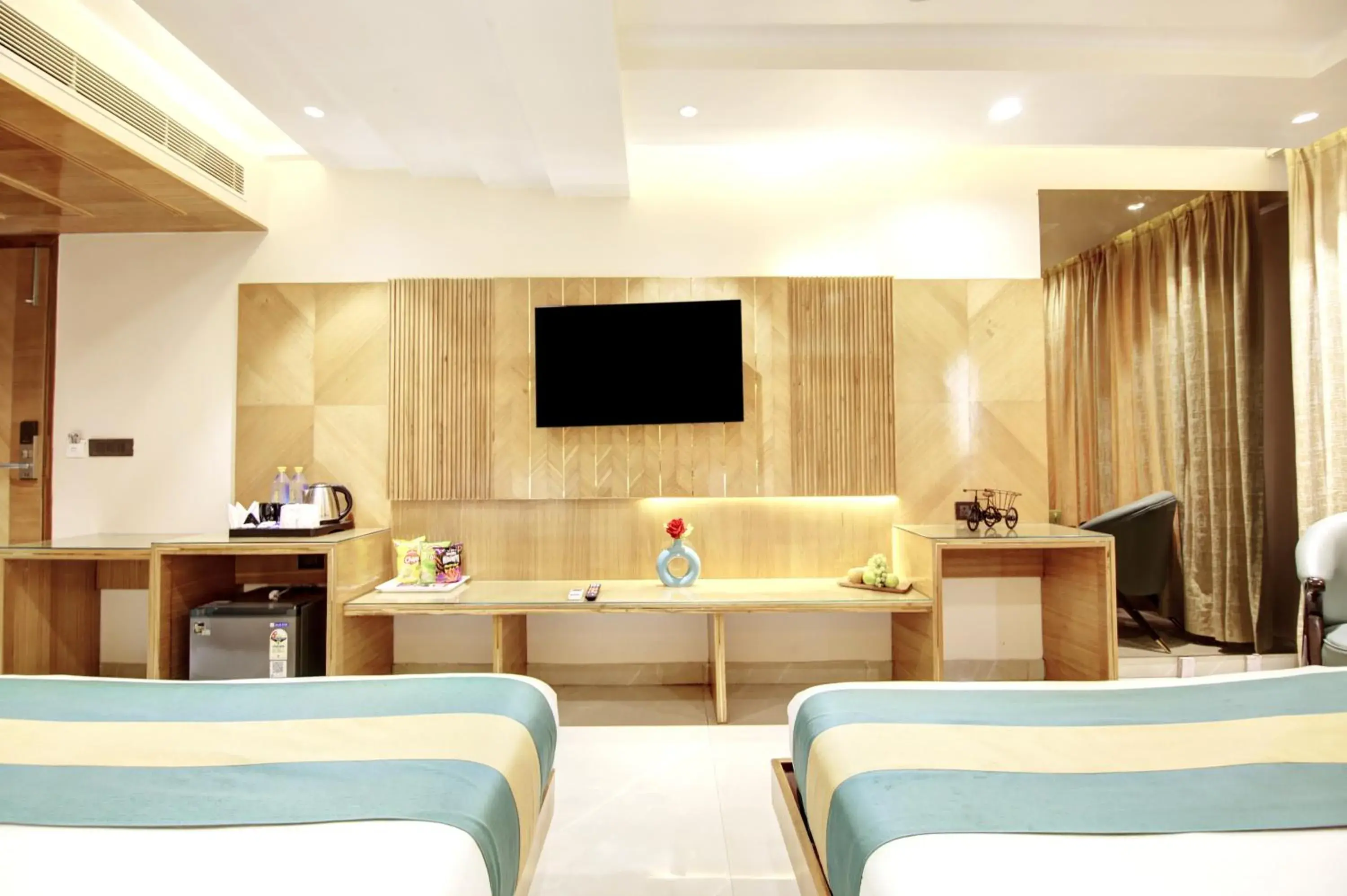 Bedroom in Hotel Krishna Plaza Just Near New Delhi Station And Connaught Place By M S Hospitality Bedroom in Hotel Krishna Plaza Just Near New Delhi Station And Connaught Place By M S Hospitality