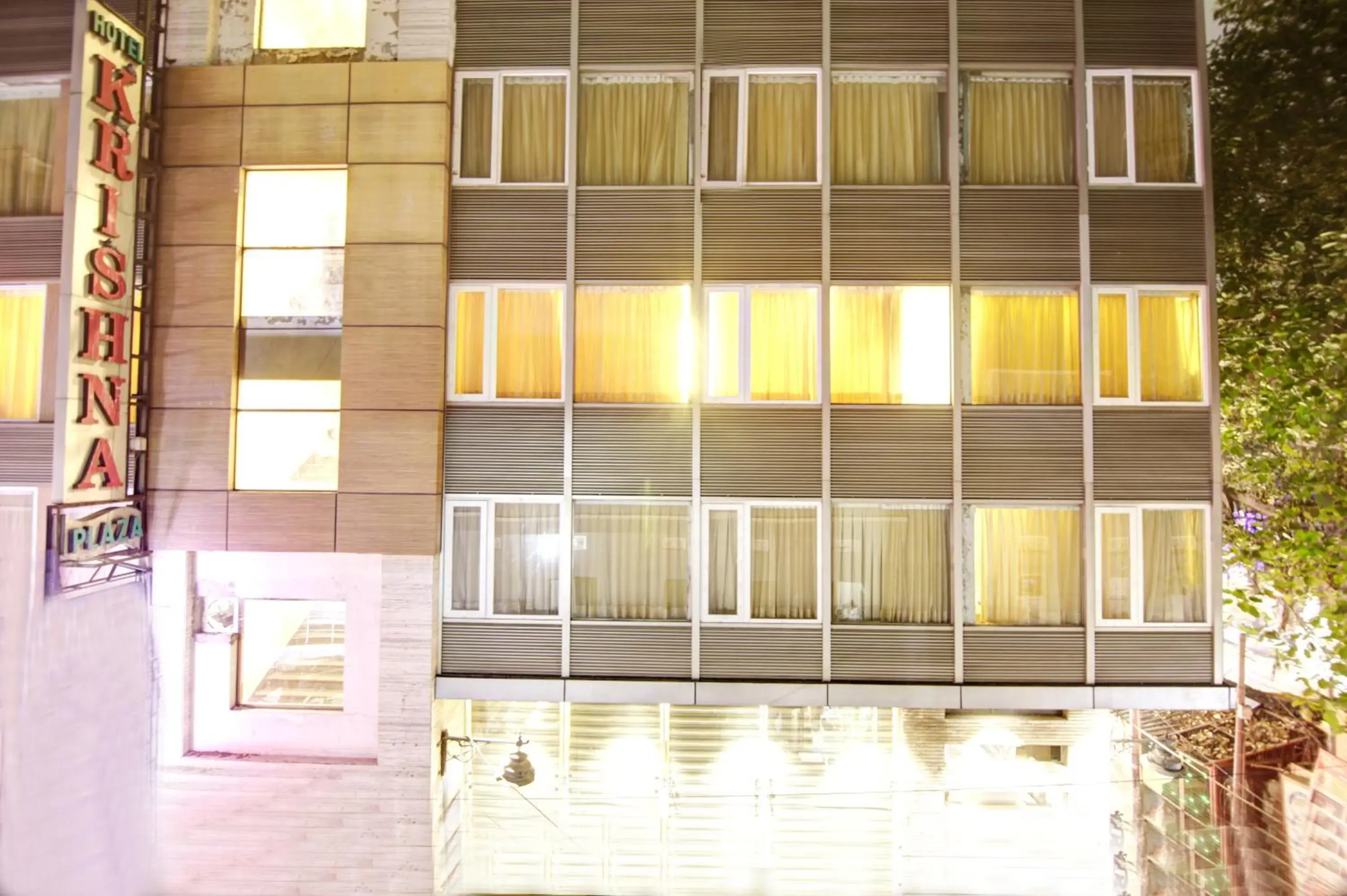 Property building in Hotel Krishna Plaza Just Near New Delhi Station And Connaught Place By M S Hospitality Property building in Hotel Krishna Plaza Just Near New Delhi Station And Connaught Place By M S Hospitality