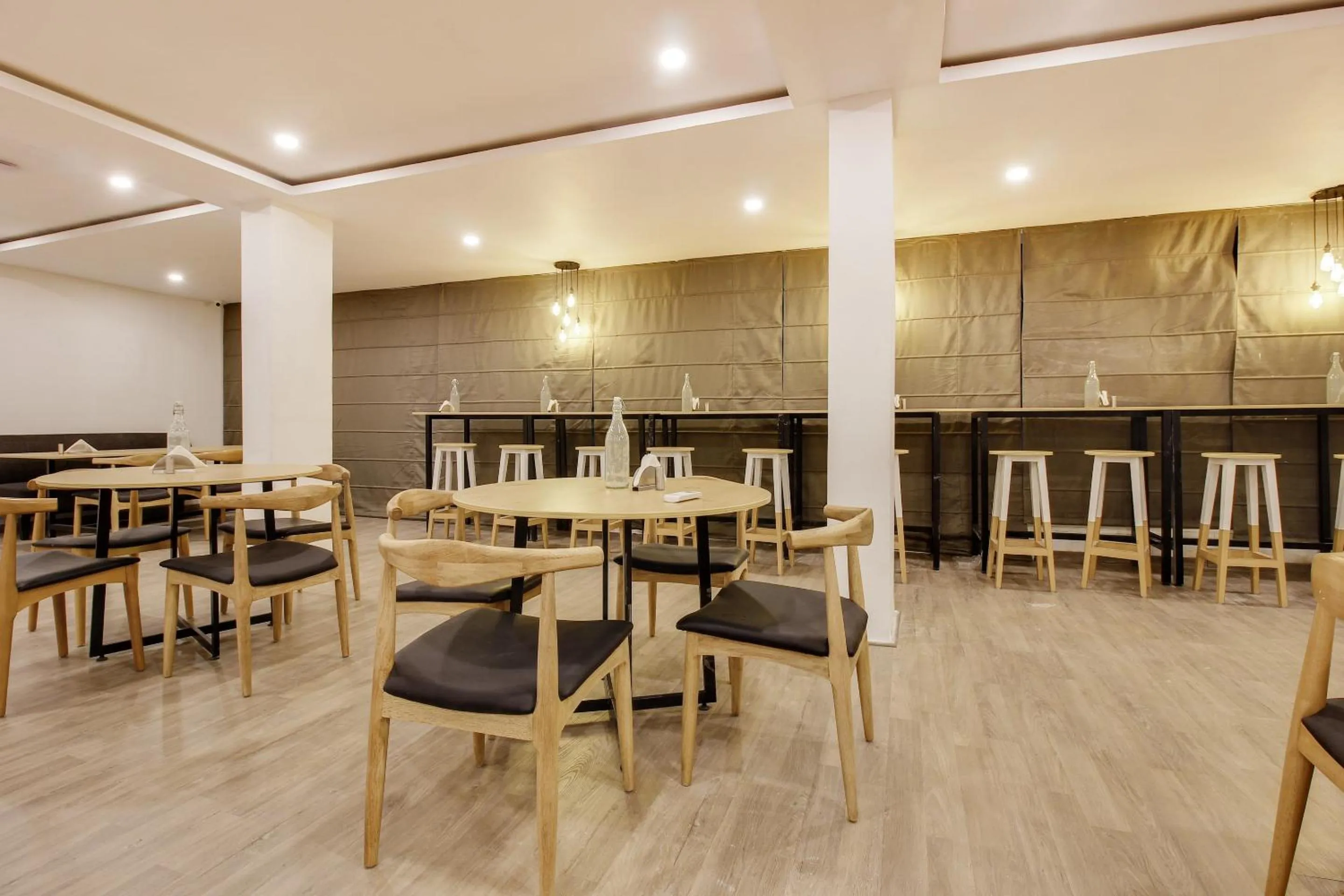 Restaurant/places to eat in Super townhouse moosapet Rcc Prime