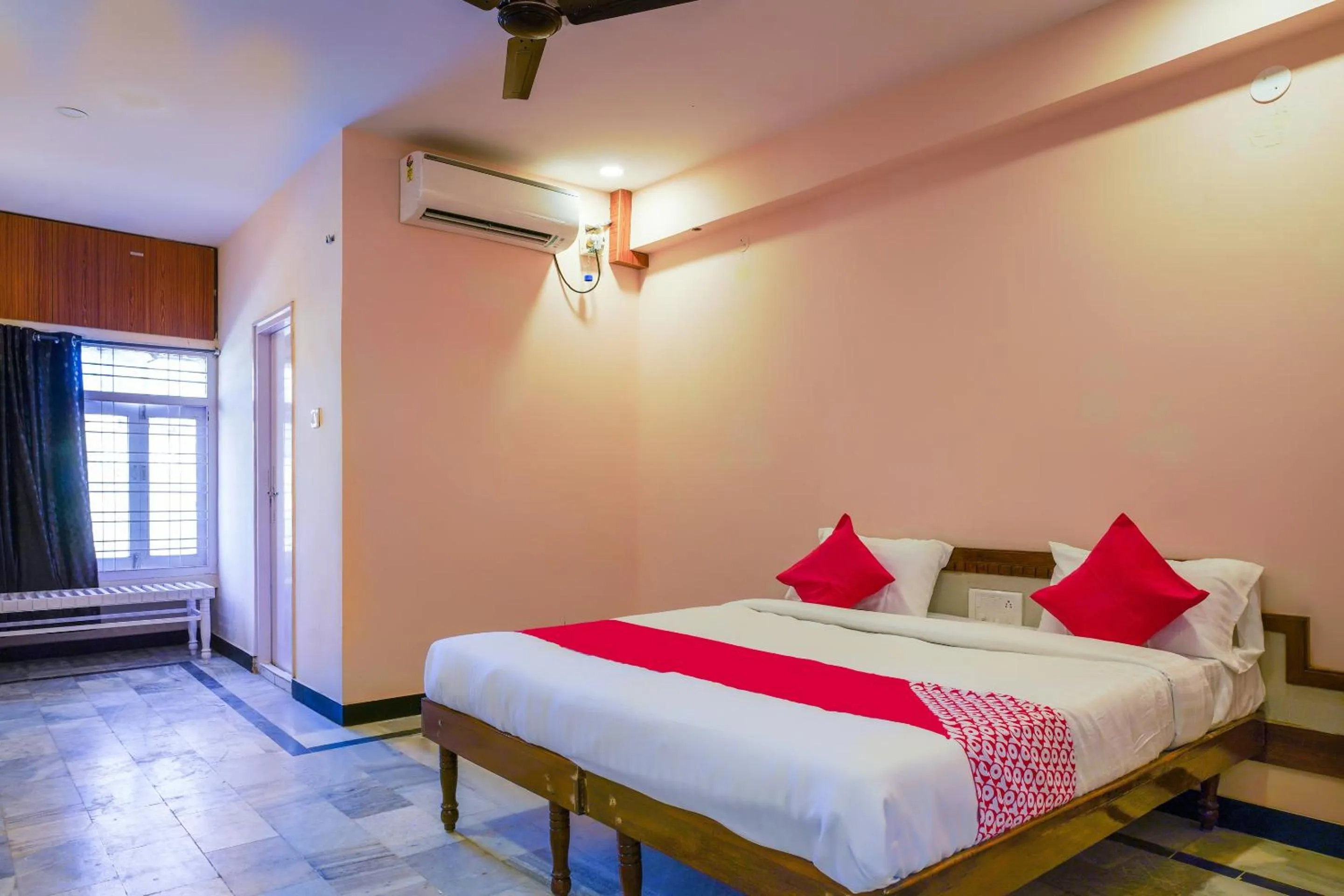 Bedroom, Bed in Hotel O Raja Residency Near Snow World